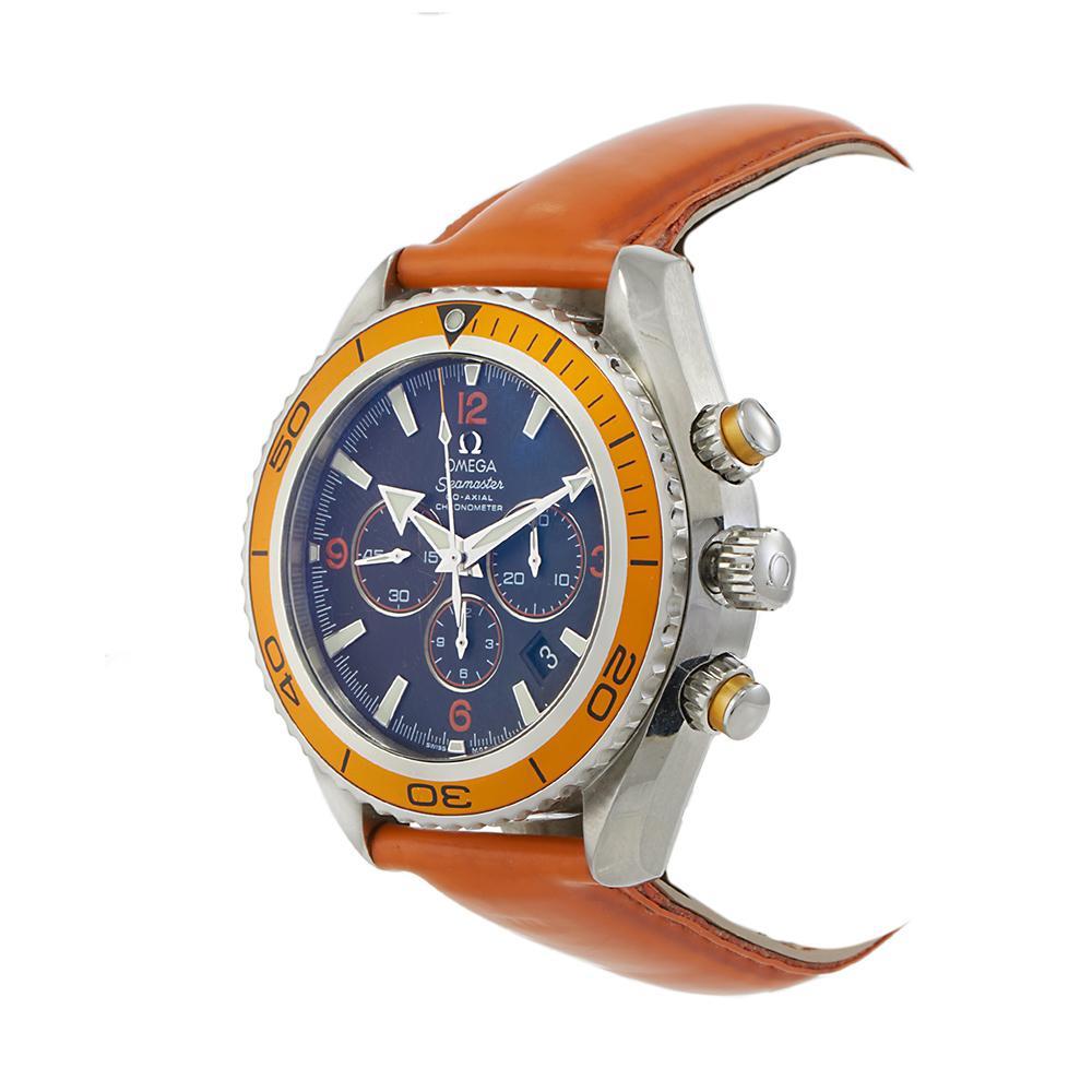 A bold and sporty diver’s watch from the 2000s, this pre-owned Omega Seamaster Planet Ocean Chronograph combines robust engineering with eye-catching design. Housed in a 45.5MM stainless steel case, the piece features a black dial with luminous