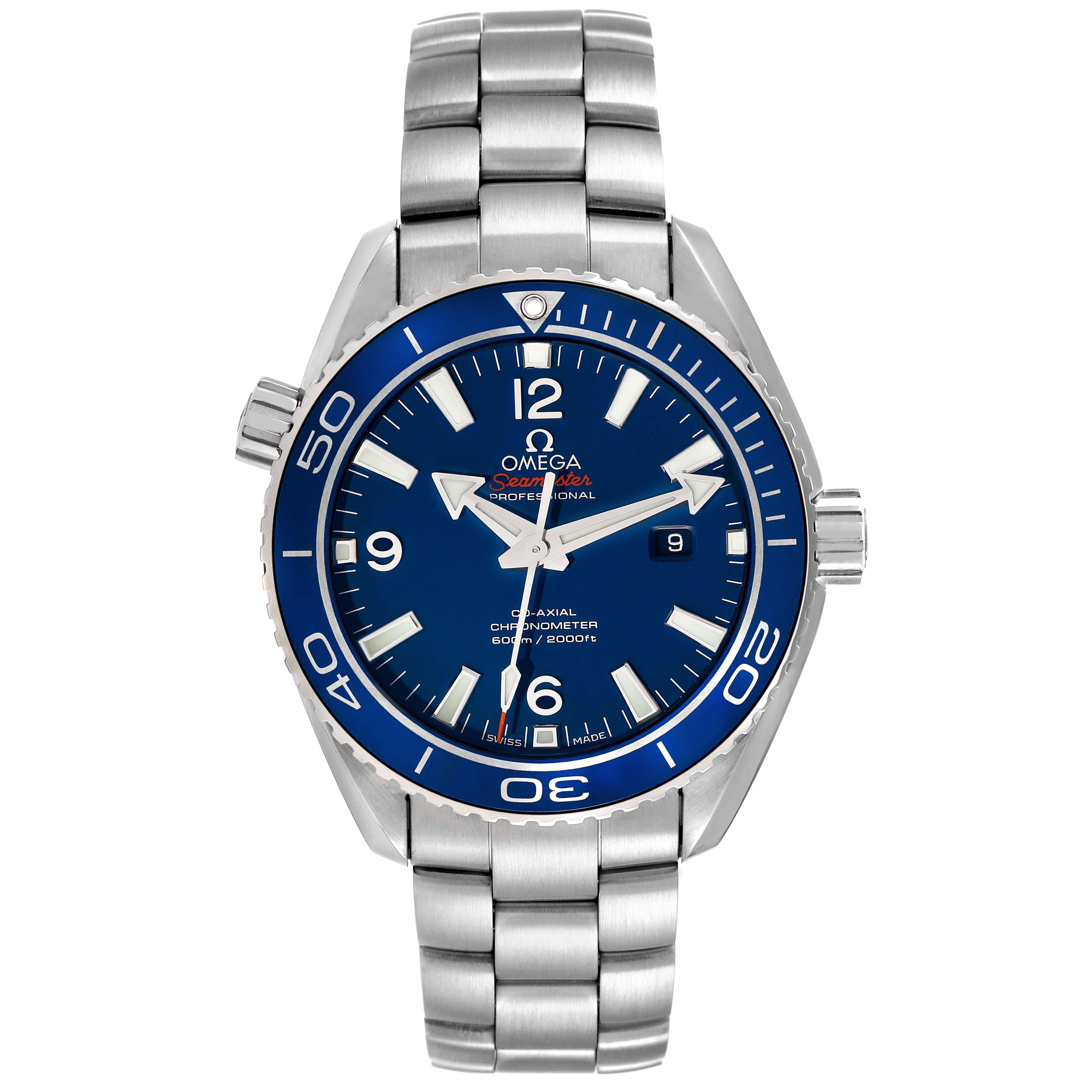 Omega Seamaster Planet Ocean Titanium Herrenuhr 232.90.38.20.03.001 Box-Karte. Automatisches Uhrwerk mit Co-Axial-Hemmung. Freifeder-Ausgleichssystem mit Silizium-Federbalance. Automatische Aufwicklung in beide Richtungen. Rundes Gehäuse aus Titan