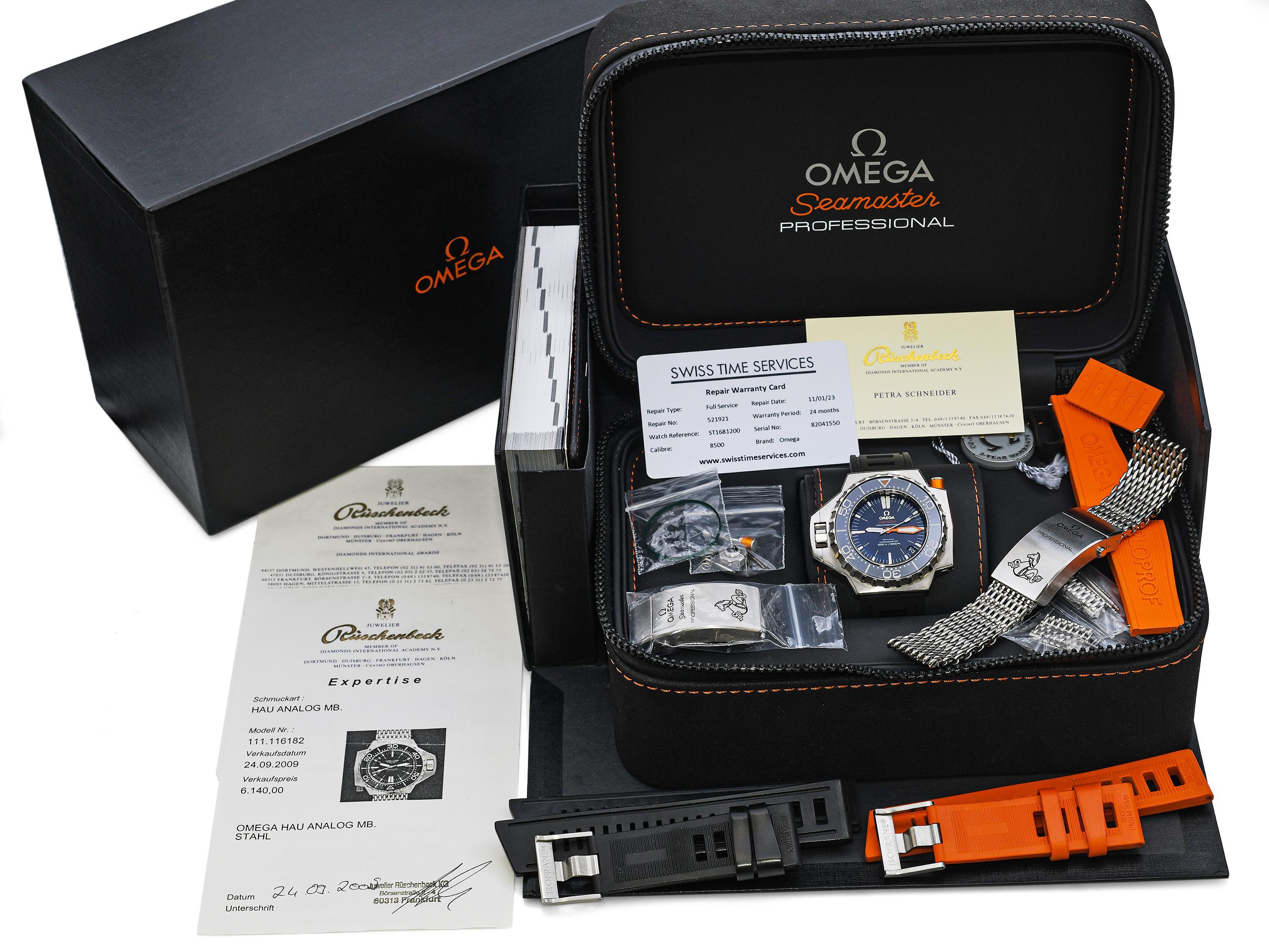 L'Omega Ploprof est une montre qui doit être présentée. Ce mastodonte est la montre de plongée la plus robuste d'Omega, permettant aux plongeurs d'aller jusqu'à 1200 m, à condition qu'ils n'implosent pas.
Cet exemplaire, qui date de 2009, est doté