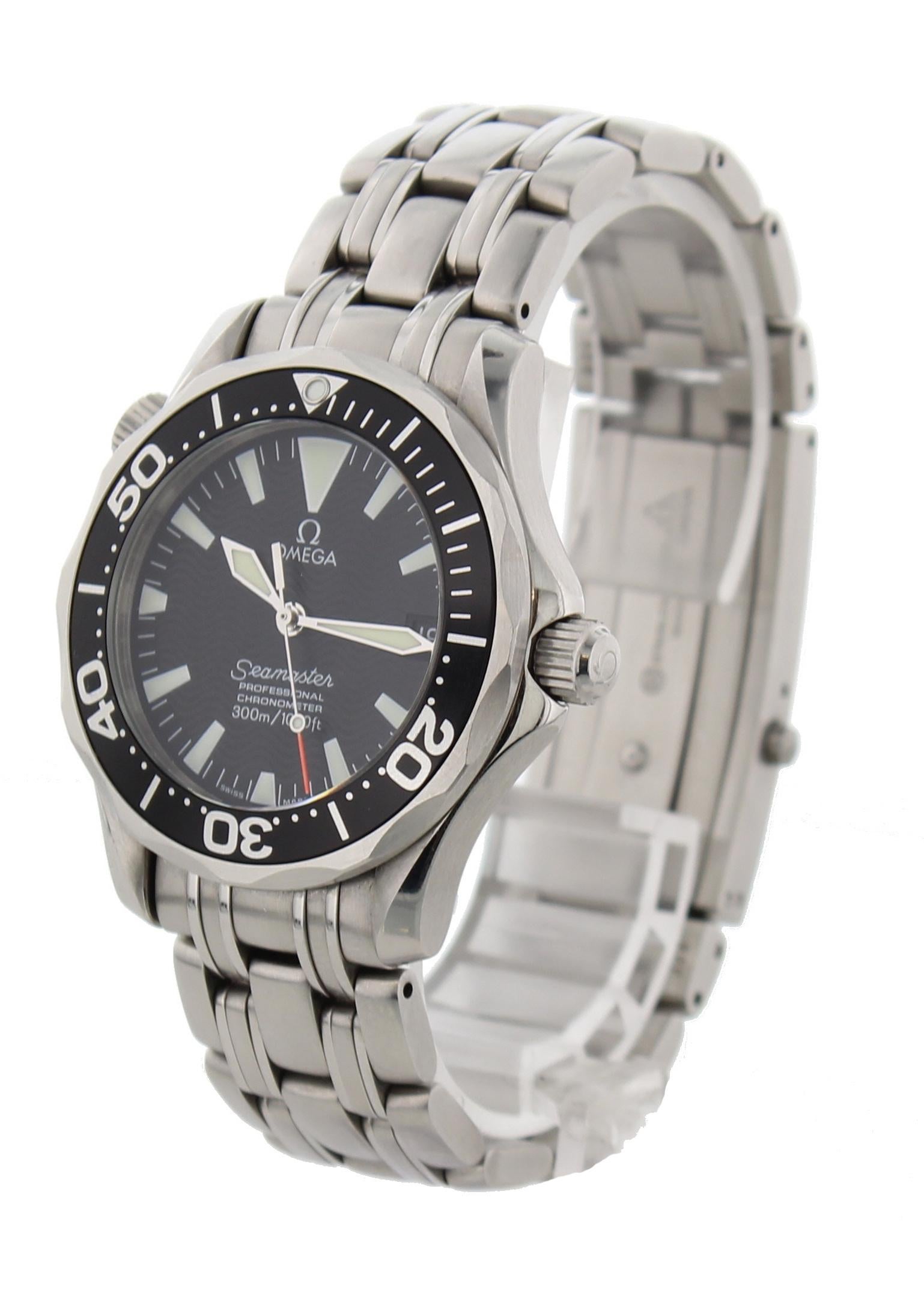 Omega Seamaster Professional 2252.50.00 Midsize Watch. 36mm stainless steel case with unidirectional rotating bezel with black bezel insert. Black dial with steel luminous hands and indexes. Minute markers around the outer rim. Date display. 18mm