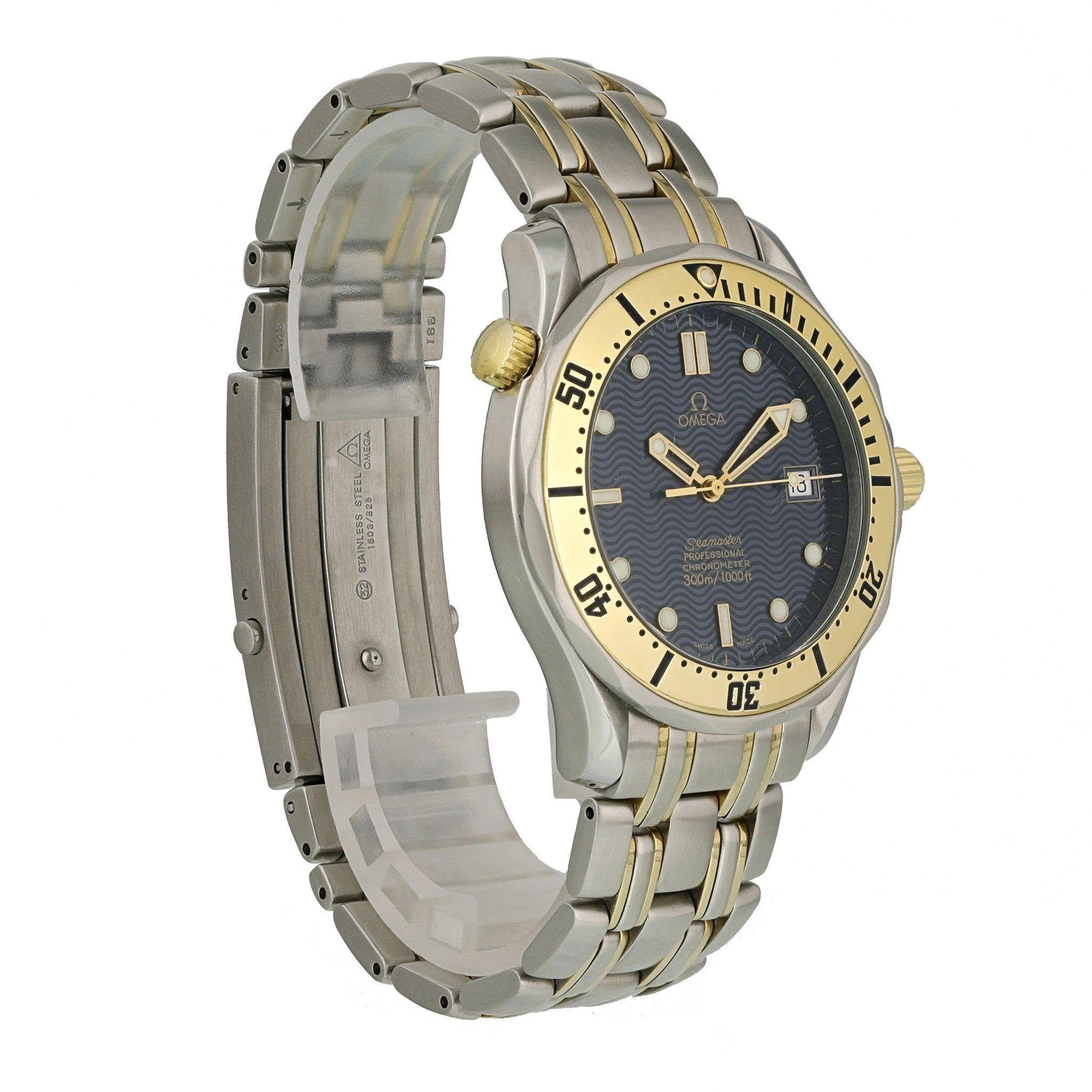 Omega Seamaster Professional 2332.80.00 Men's Watch In Excellent Condition For Sale In New York, NY