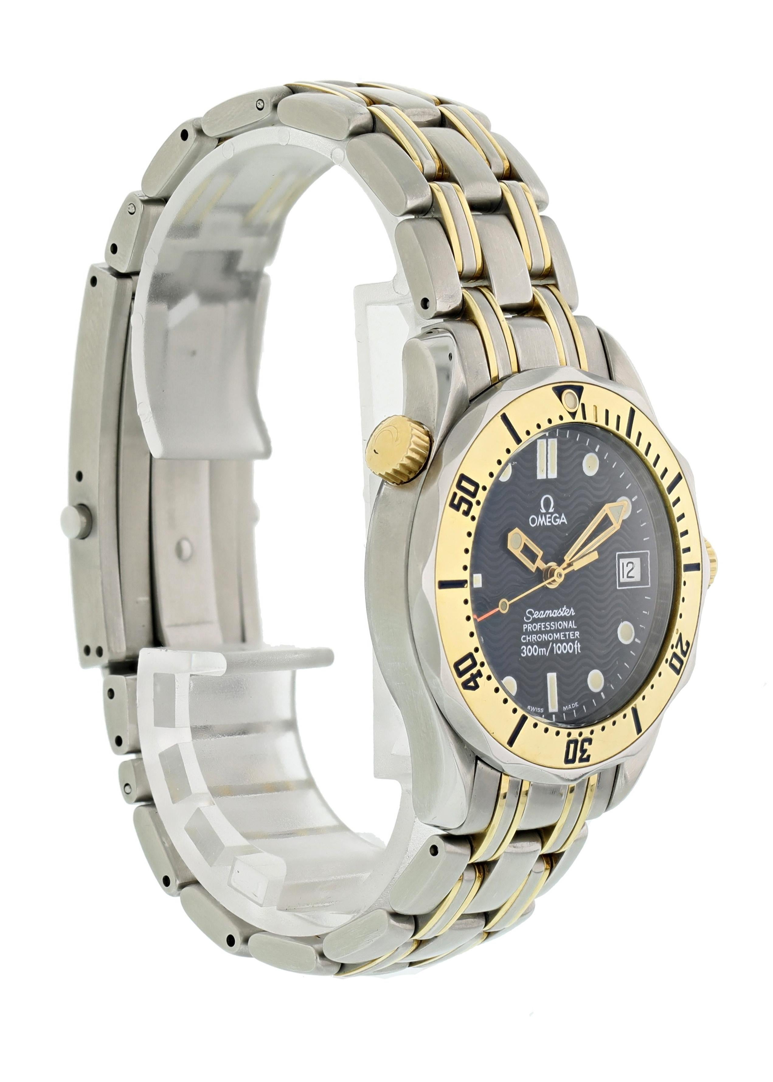 Omega Seamaster Professional 2352.80.00 Midsize Watch In Excellent Condition In New York, NY
