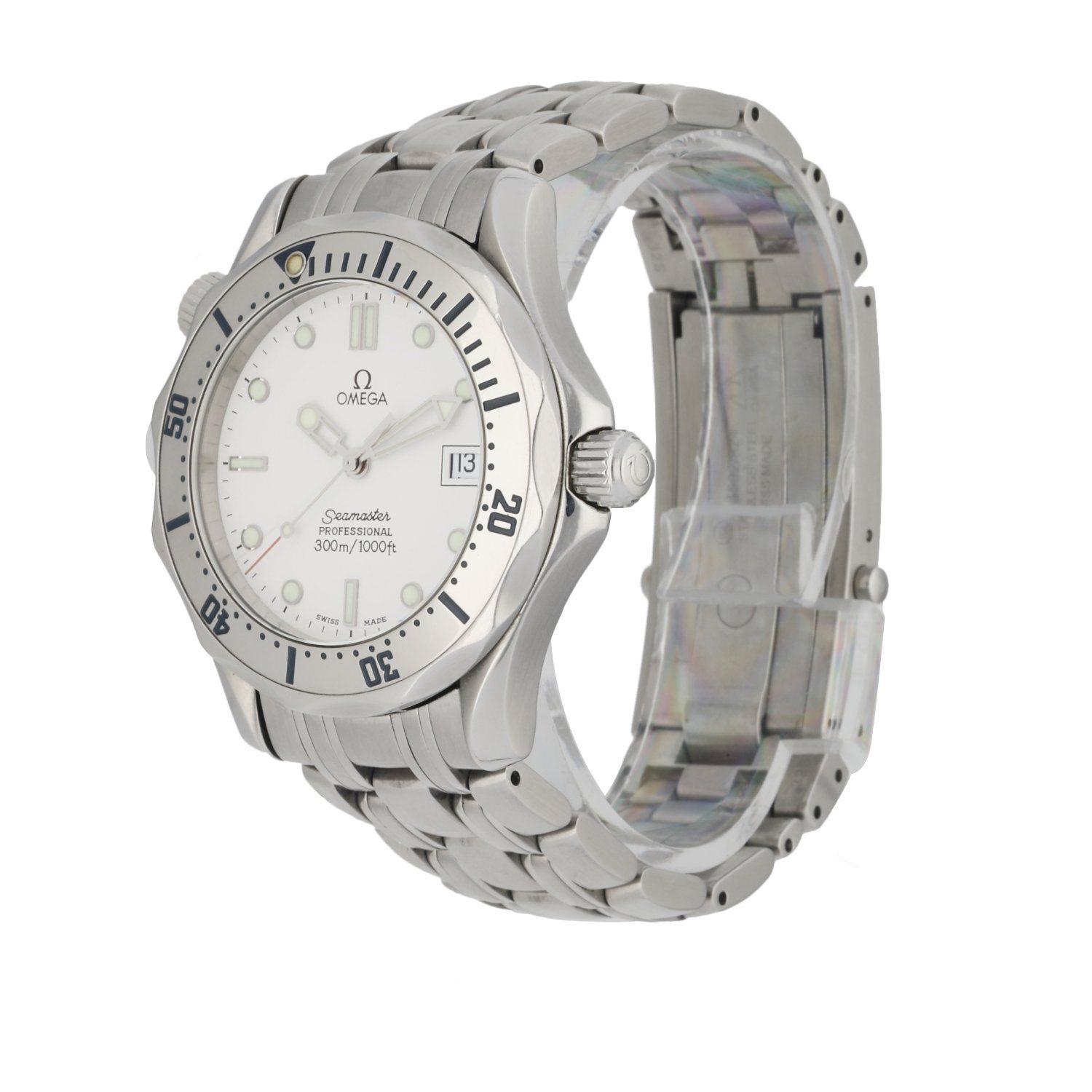 Omega Seamaster 2562.20.00 men's watch. 36mm stainless steel case with unidirectional rotating bezel with bezel insert. White dial with luminous steel hands and luminous index and dot hour marker. Date display at 3 o'clock position. Stainless steel
