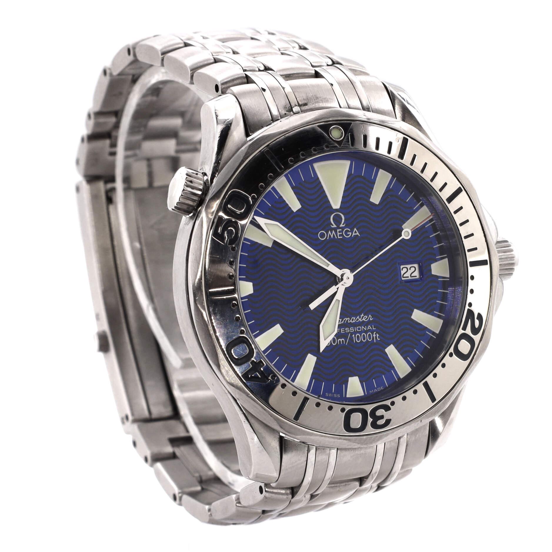 Condition: Great. Moderate scratches and wear throughout. Wear and scratches on case and bracelet.
Accessories: No Accessories
Measurements: Case Size/Width: 41mm, Watch Height: 12mm, Band Width: 20mm, Wrist circumference: 5.5