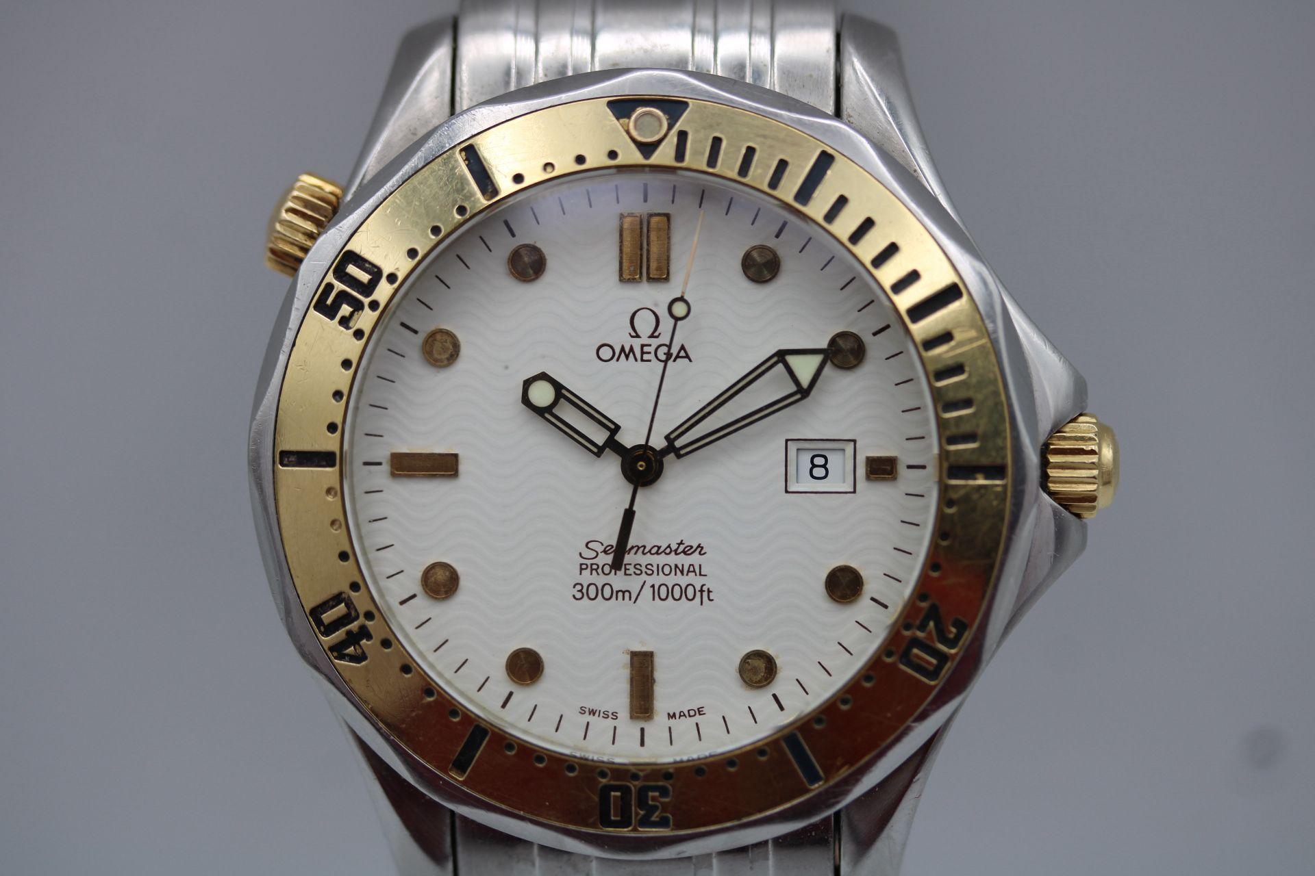 Omega Seamaster Quartz  White Wave Dial  1993  Gold Bezel & Crown  41mm For Sale 6