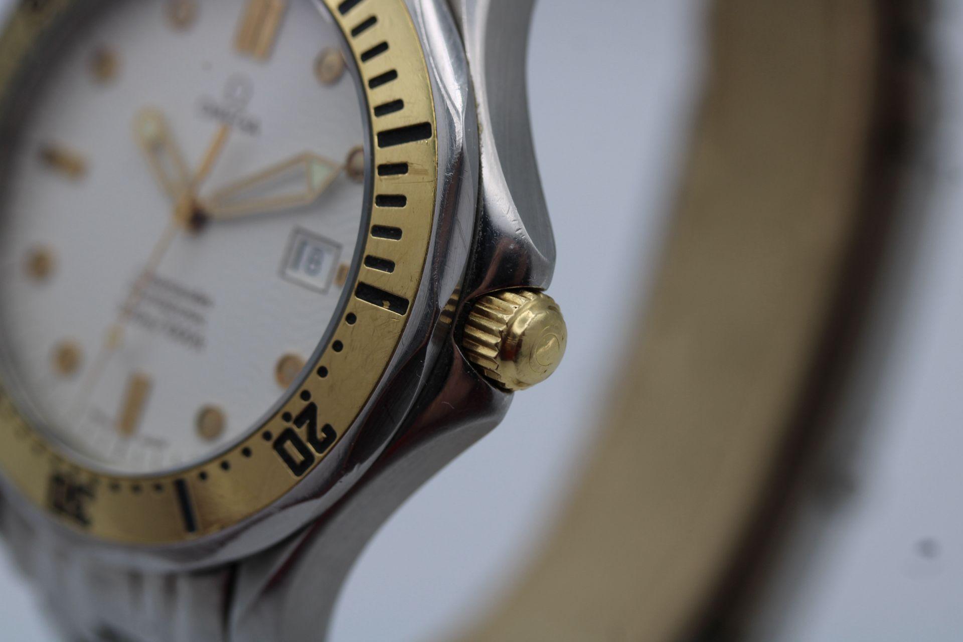 Omega Seamaster Quartz  White Wave Dial  1993  Gold Bezel & Crown  41mm For Sale 7