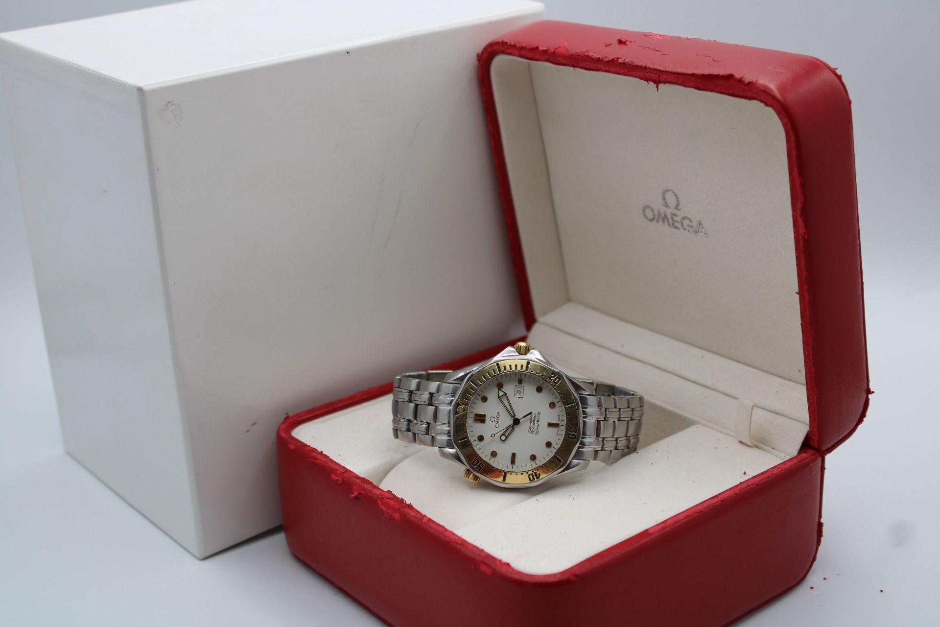 🌊Rare Omega Seamaster Quartz  White Wave Dial  1993  Gold Bezel & Crown  41mm
This is exactly the kind of rare vintage gem we love to find—a truly unique piece that even seasoned Omega collectors may not have encountered. Dated to 1993 by the