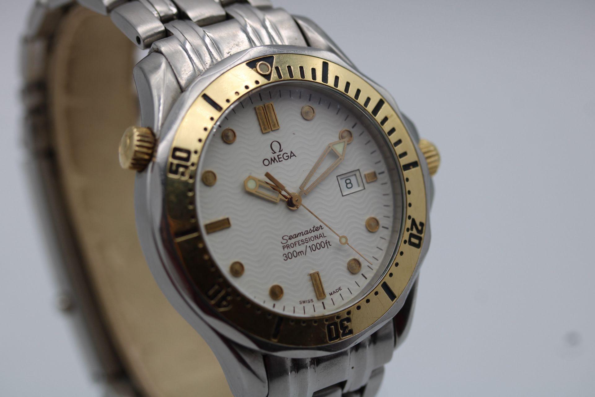 Omega Seamaster Quartz  White Wave Dial  1993  Gold Bezel & Crown  41mm In Good Condition For Sale In London, GB