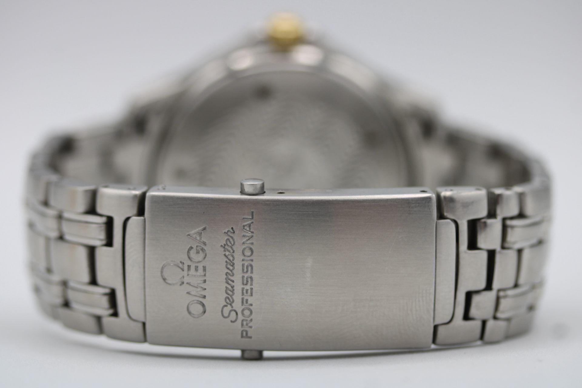 Omega Seamaster Quartz  White Wave Dial  1993  Gold Bezel & Crown  41mm For Sale 4