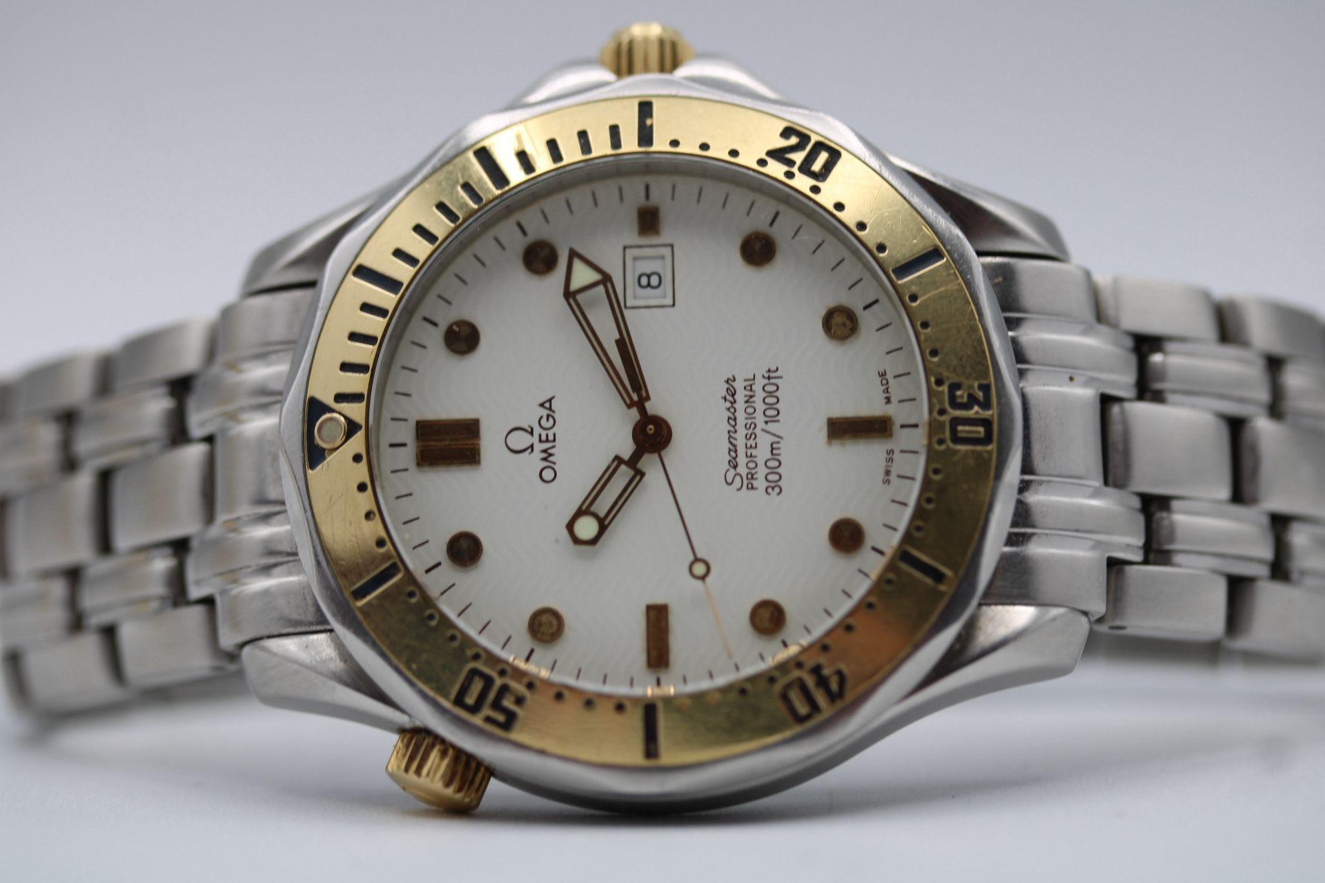 Omega Seamaster Quartz  White Wave Dial  1993  Gold Bezel & Crown  41mm For Sale 5