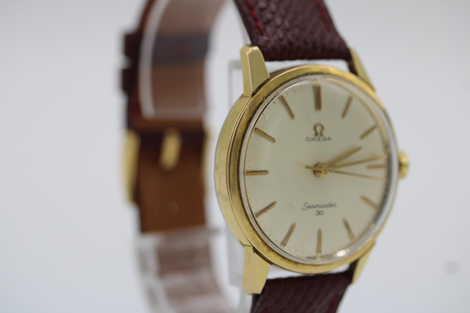 Omega Seamaster Ref. 14701-61 SC  Calibre 562  1963  Vintage By By  Cadran patiné

Cette Omega Seamaster Ref. 14701-61 SC, datant d'environ 1963, présente le caractère inimitable de l'âge et de l'originalité. Le cadran a gracieusement développé un