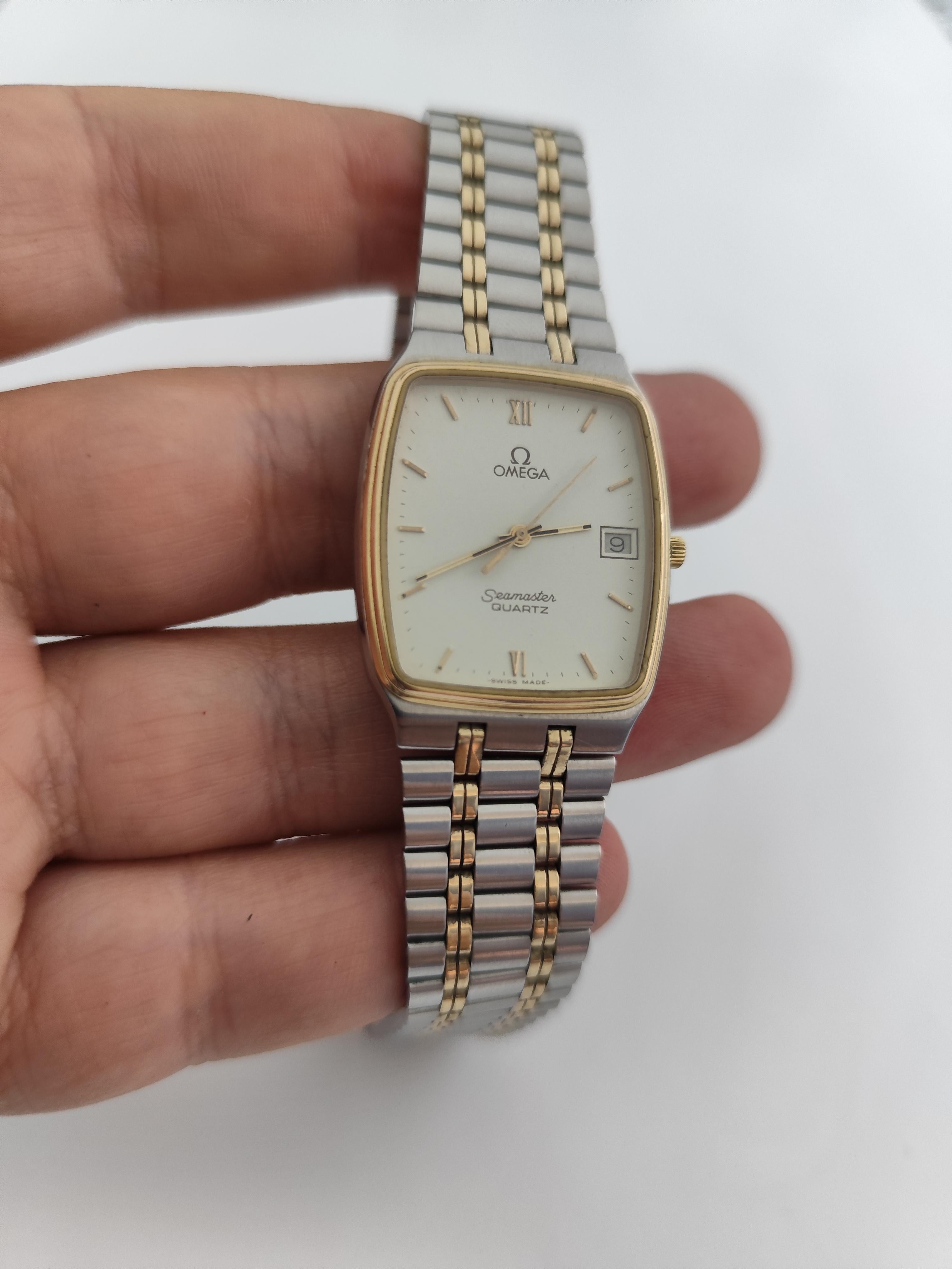   Beschreibung
Marke: Omega

Modell: Seamaster

Referenznummer: 196.02391

Land der Herstellung: Schweiz

Uhrwerk: Quarz

MATERIAL des Gehäuses: Edelstahl/vergoldet

Abmessungen: Gehäusebreite: 29 mm. (ohne Krone) x 35 mm

Band Typ :