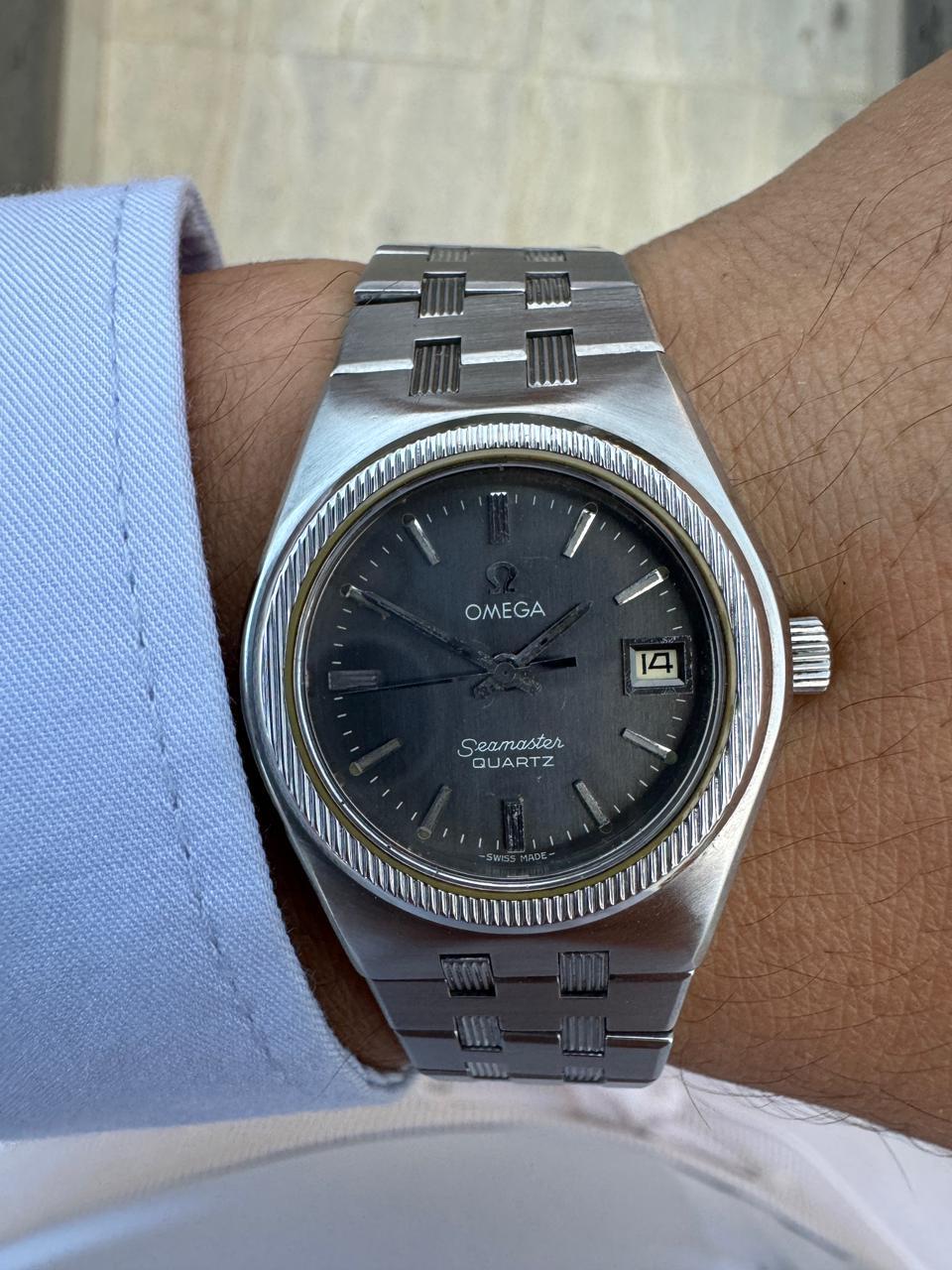  Description
Brand : Omega

Model: Seamaster

Reference Number: 5960018

Country Of Manufacture: Switzerland

Movement: Quartz 1360

Case Material: Stainless Steel

Measurements :28mm (excluding crown )

Band Type : Stainless Steel

Band Condition