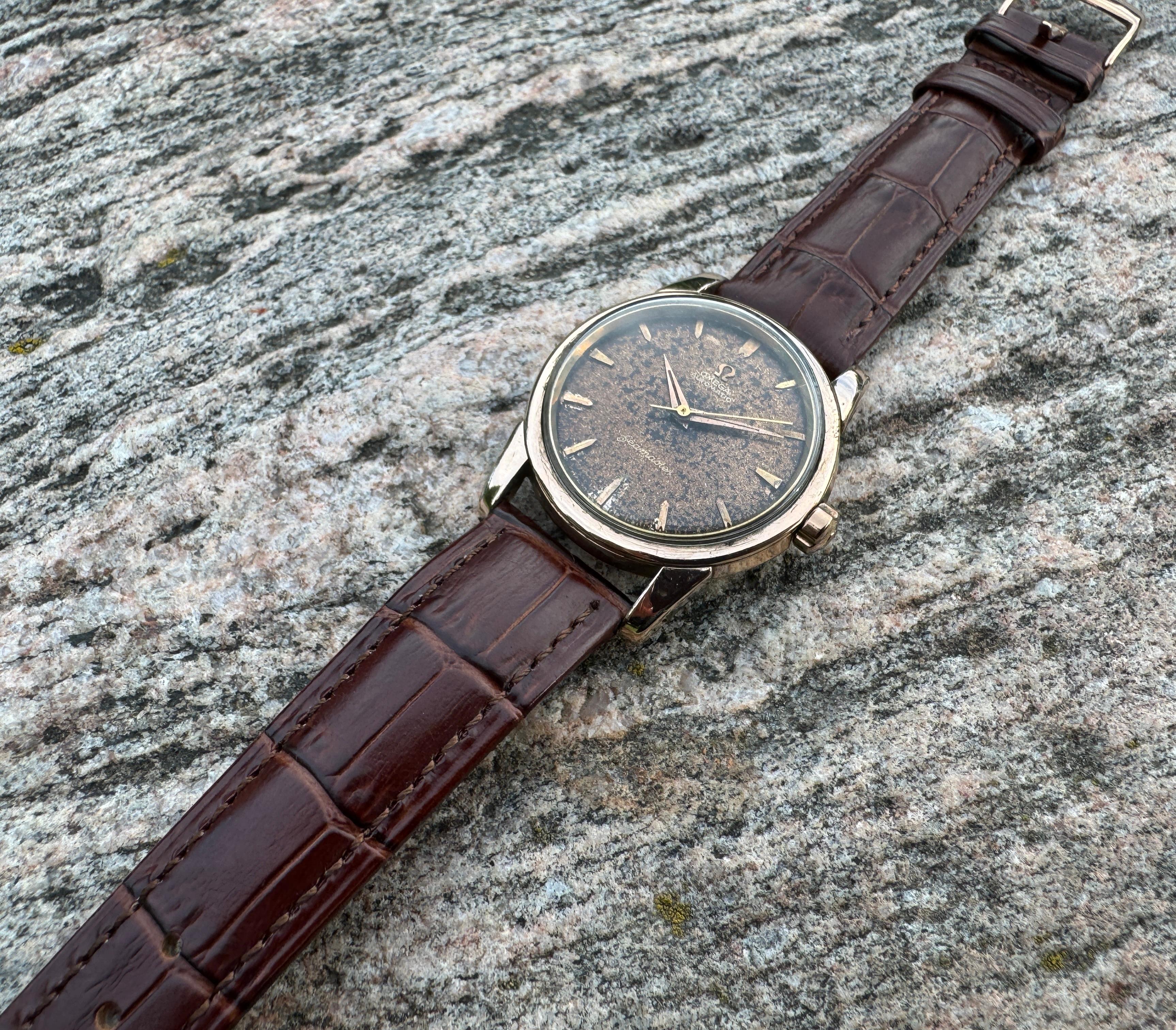 Marque : Omega

Modèle : Seamaster

Numéro de référence : 2921 1

Pays de fabrication : Suisse

Mouvement : Automatique

Matériau du boîtier : Acier inoxydable or rose

Dimensions : Largeur du boîtier : 34 mm. (sans couronne)

Type de bracelet :