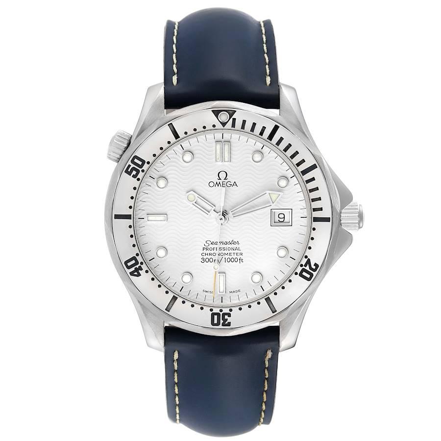 Omega Seamaster White Wave Decor Dial Steel 300m Watch 2532.20.00. Automatisches Uhrwerk mit Selbstaufzug. Gehäuse aus Edelstahl mit einem Durchmesser von 41.0 mm.  Omega-Logo auf einer Krone. Einseitig drehbare Lünette aus Edelstahl. Kratzfestes
