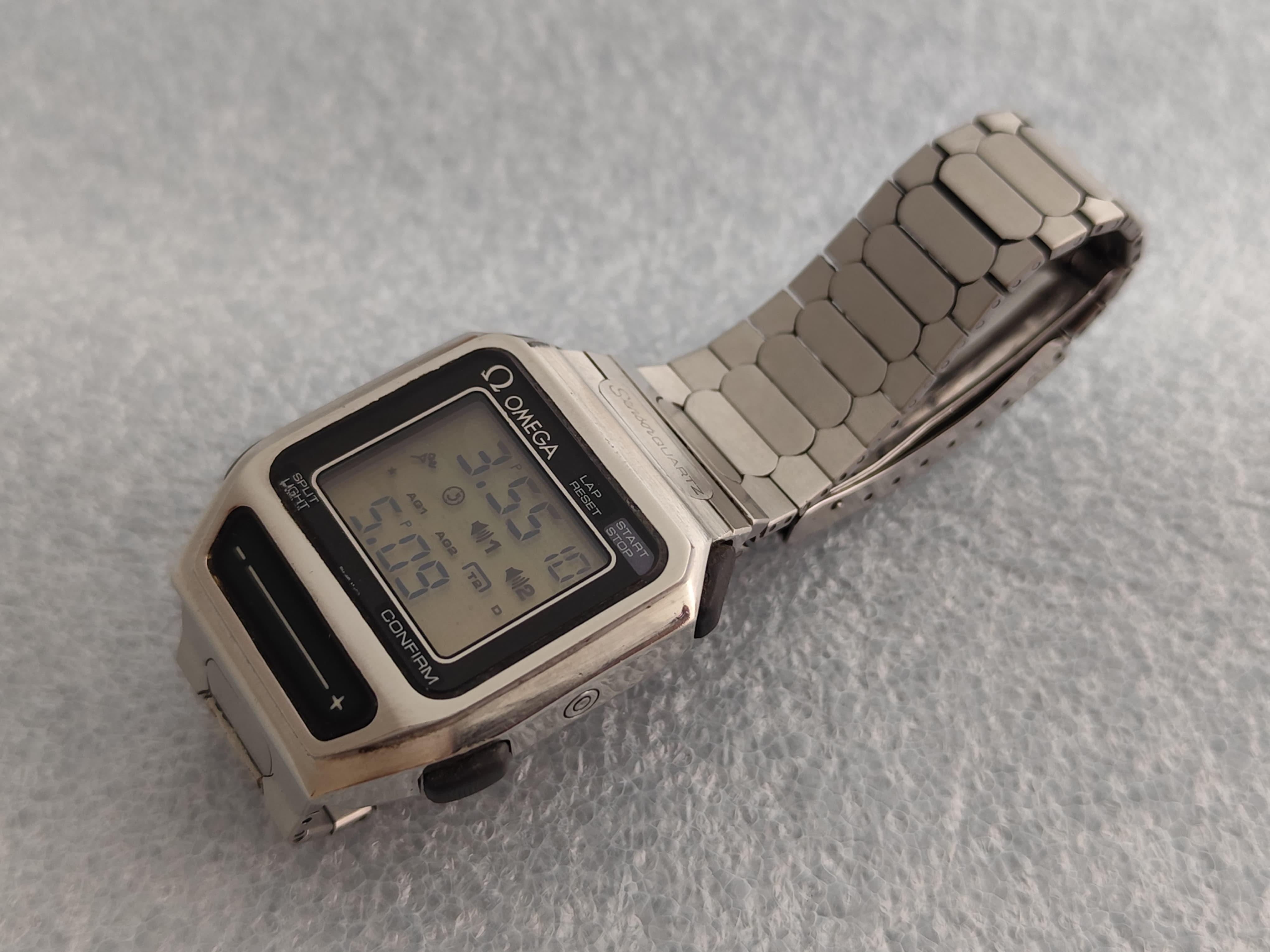 Omega Sensorquartz Stainless Steel 1640 LCD Quartz Watch For Sale 8