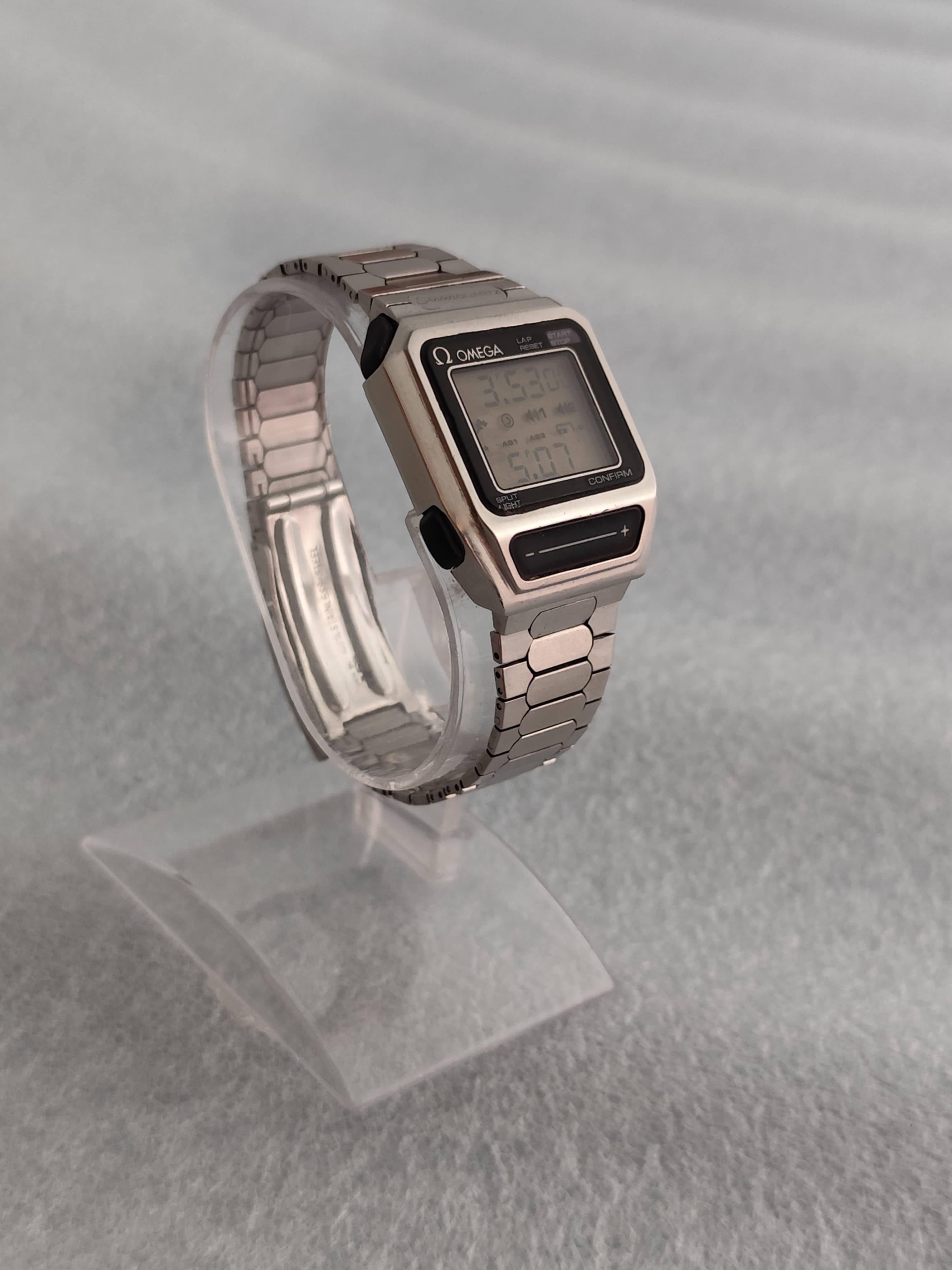 Brand : Omega

Model: Sensor Quartz

Country Of Manufacture: Switzerland

Movement: Quartz electronic multifunction

Case Material: Stainless Steel

Measurements :34 mm diameter (excluding crown )

Band Type : Stainless Steel With Omega Marked