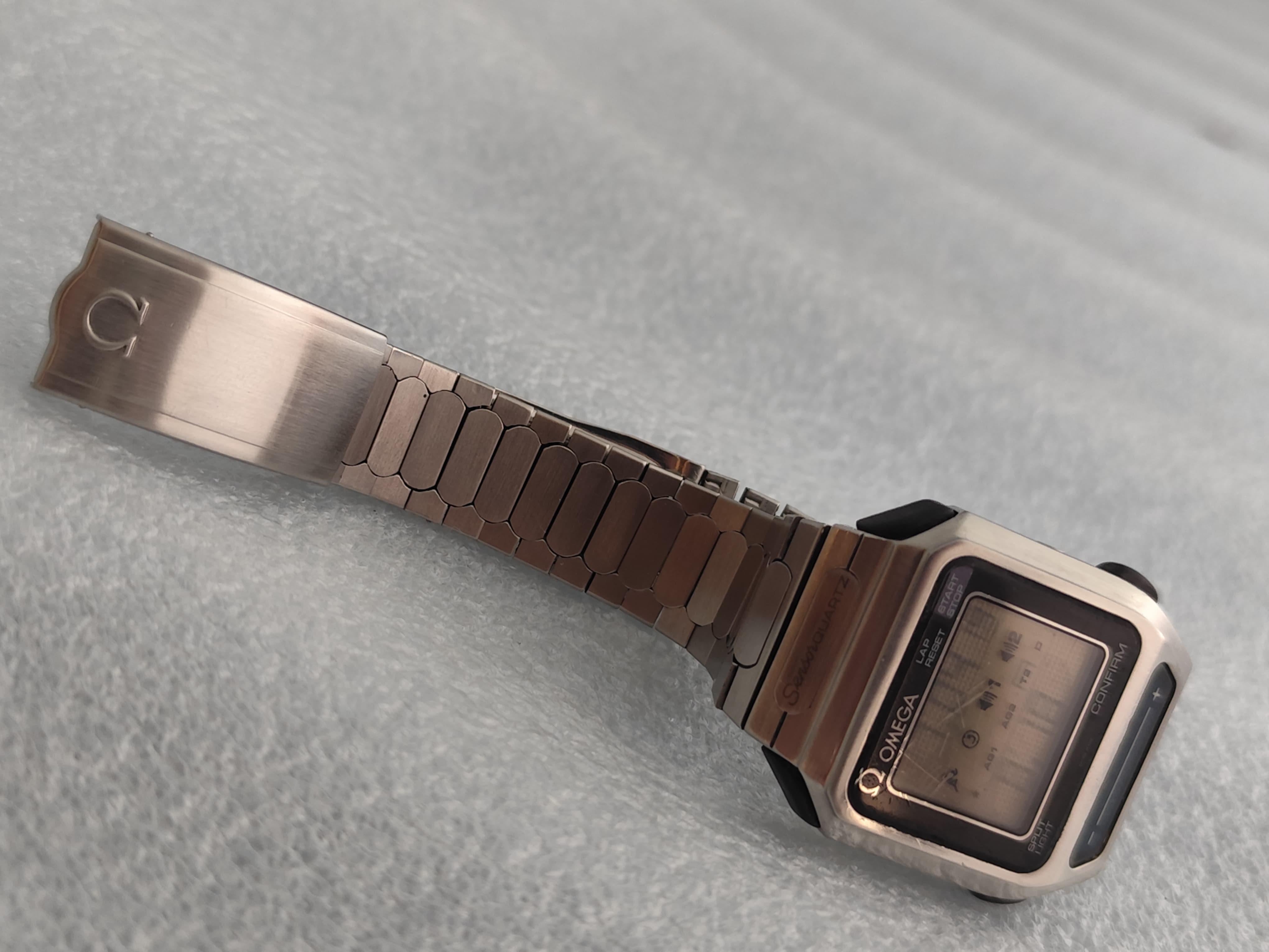 Omega Sensorquartz Stainless Steel 1640 LCD Quartz Watch For Sale 3