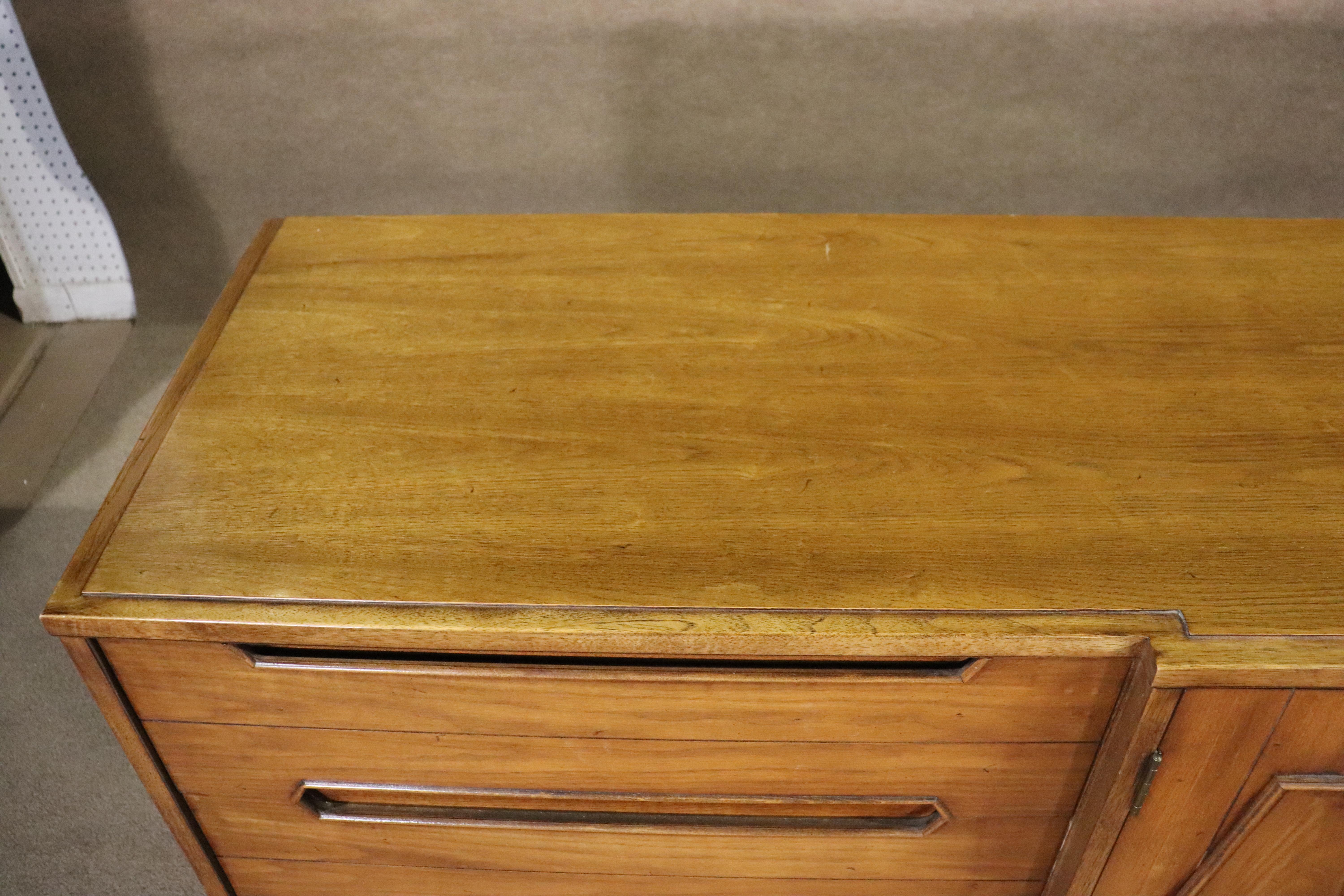 'Omega' Series Dresser by Thomasville For Sale 3