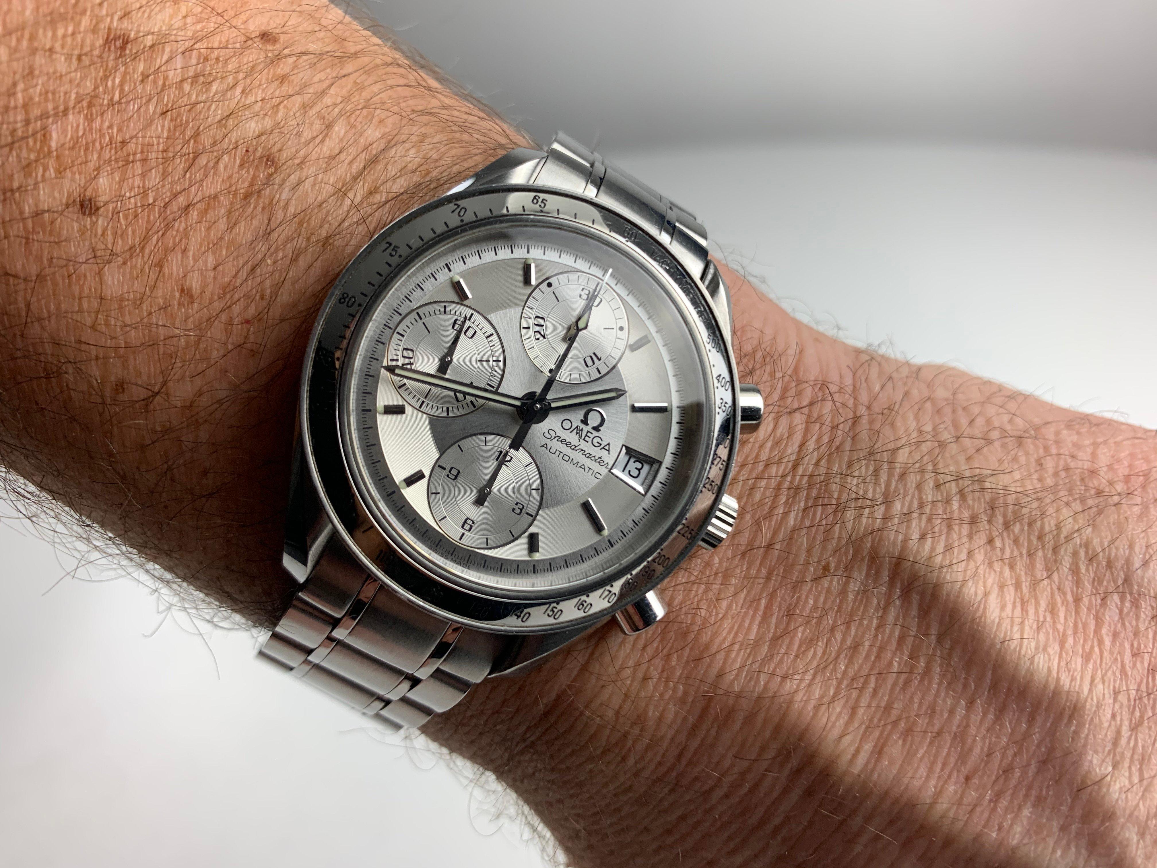 Sehr guter Zustand Omega White Speedmaster Datum Herrenuhr 3513.30.00
Kommt mit Originalverpackung und Papieren.
Material des Gehäuses: Stahl. 39 mm Durchmesser.
Material des Armbands: Stahl.
Automatisches Uhrwerk
Silbernes Zifferblatt.