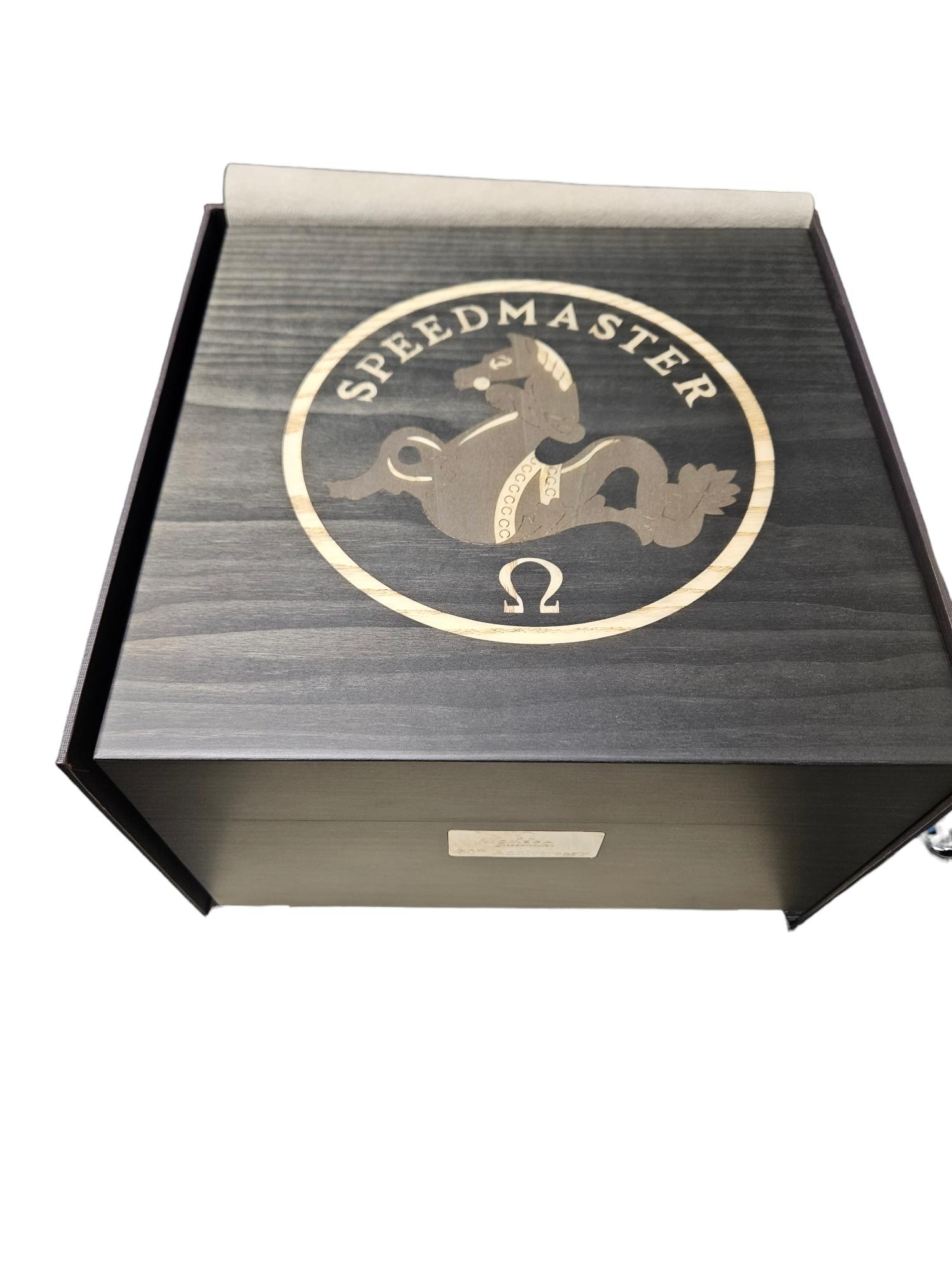 Omega Speedmaster 50e anniversaire édition limitée Co Axial Chronograph Montre en vente 11
