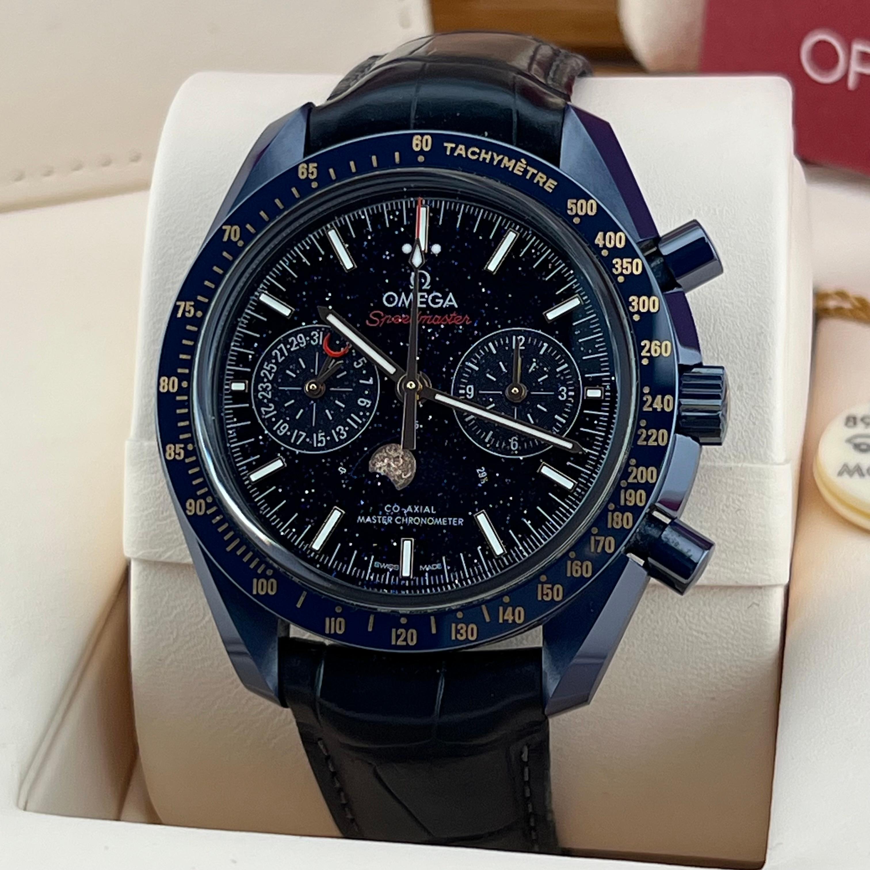 Omega Speedmaster Blu Ceramica AVENTURINE 304.93.44.52.03.002 Scatola in Pelle Carta In condizioni ottime in vendita a San Diego, CA
