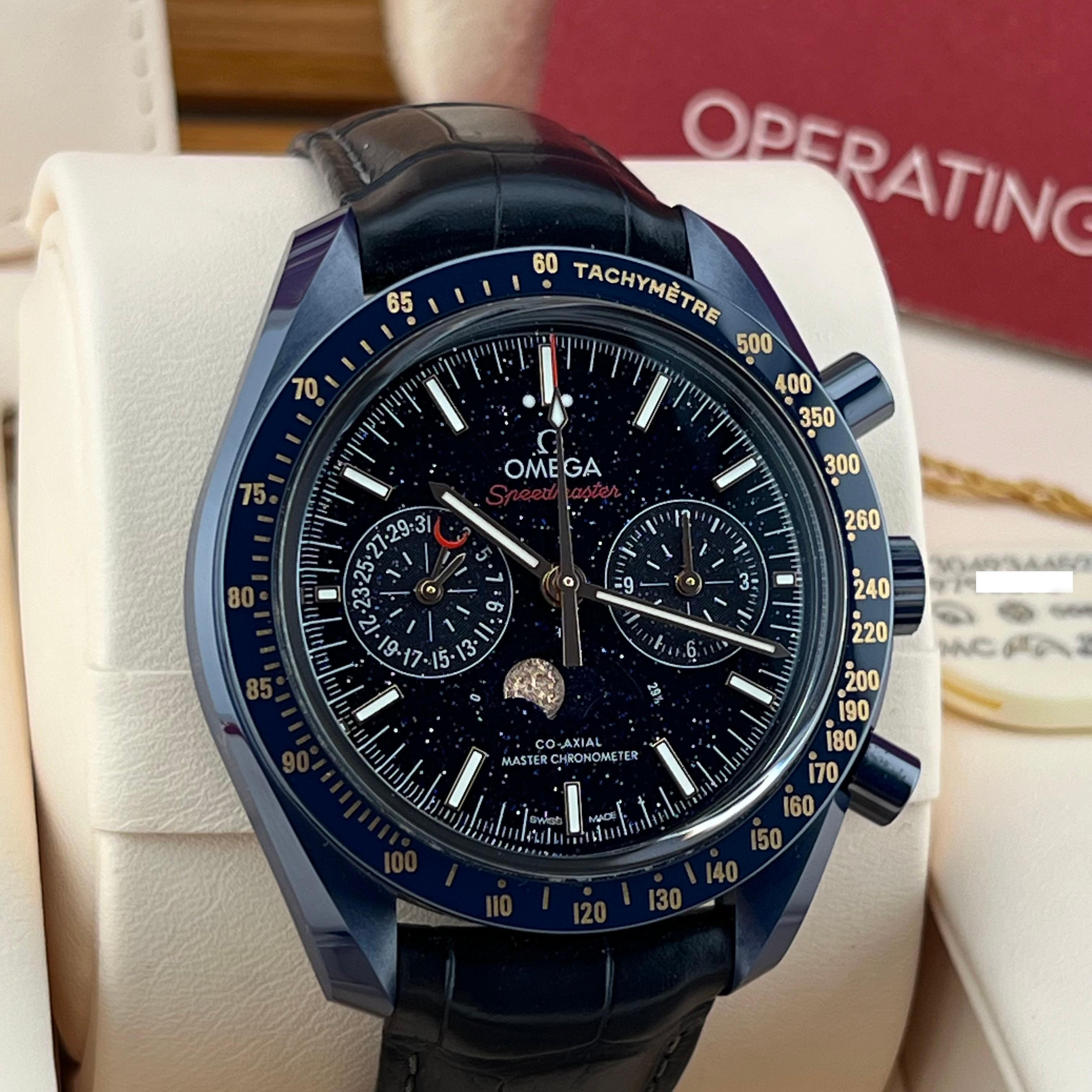 Uomo Omega Speedmaster Blu Ceramica AVENTURINE 304.93.44.52.03.002 Scatola in Pelle Carta in vendita