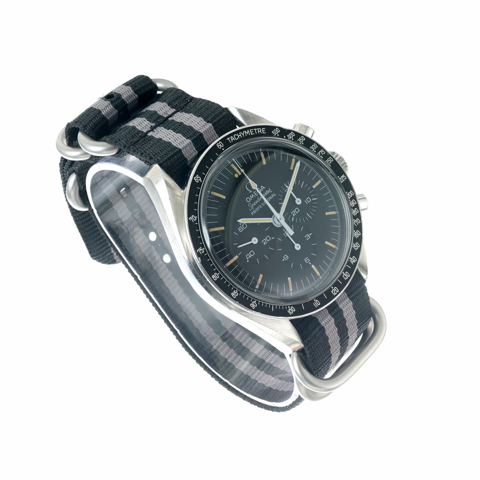 Omega Montre-bracelet chronographe Speedmaster en acier inoxydable pour hommes Bon état - En vente à Stamford, CT