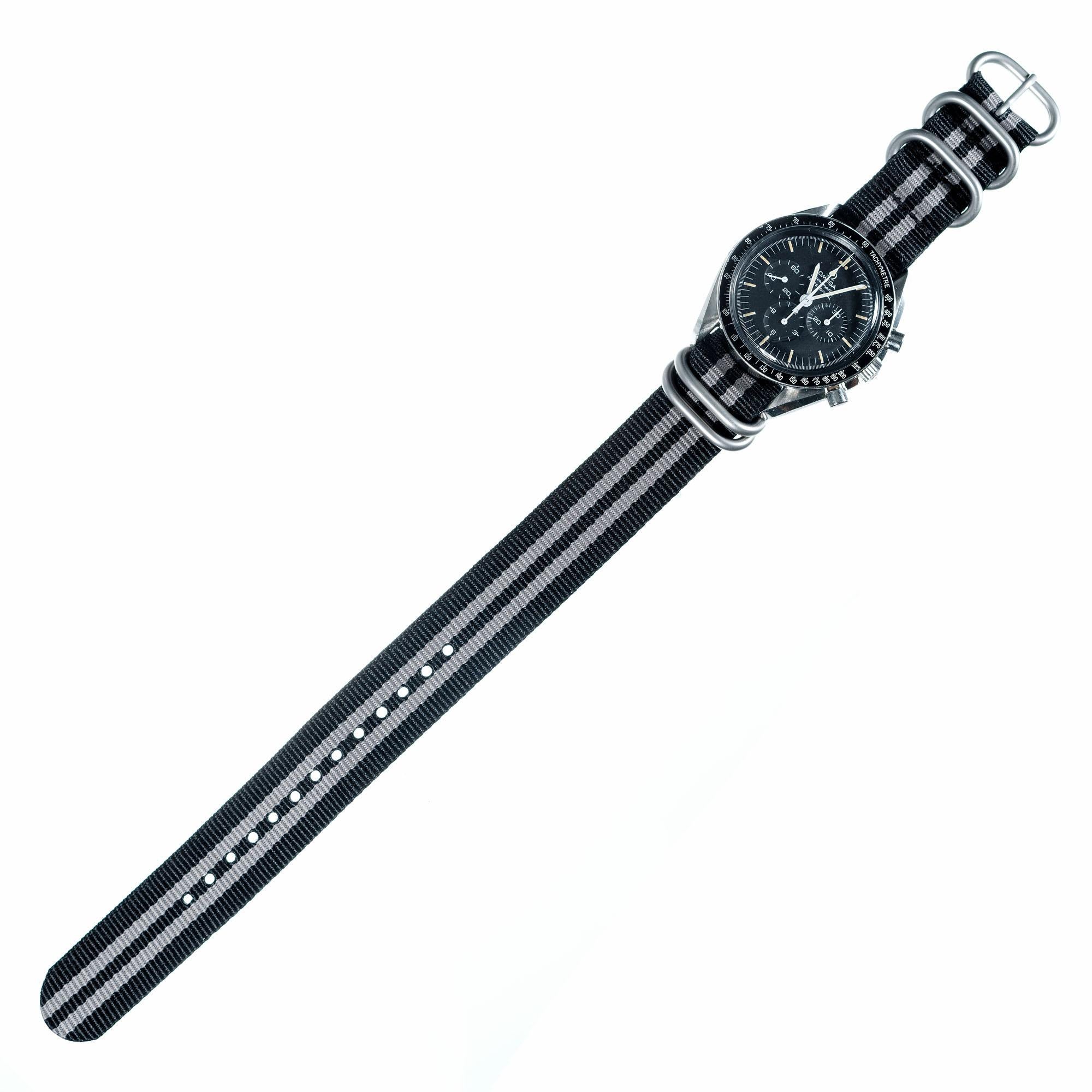 Omega Montre-bracelet chronographe Speedmaster en acier inoxydable pour hommes en vente 1