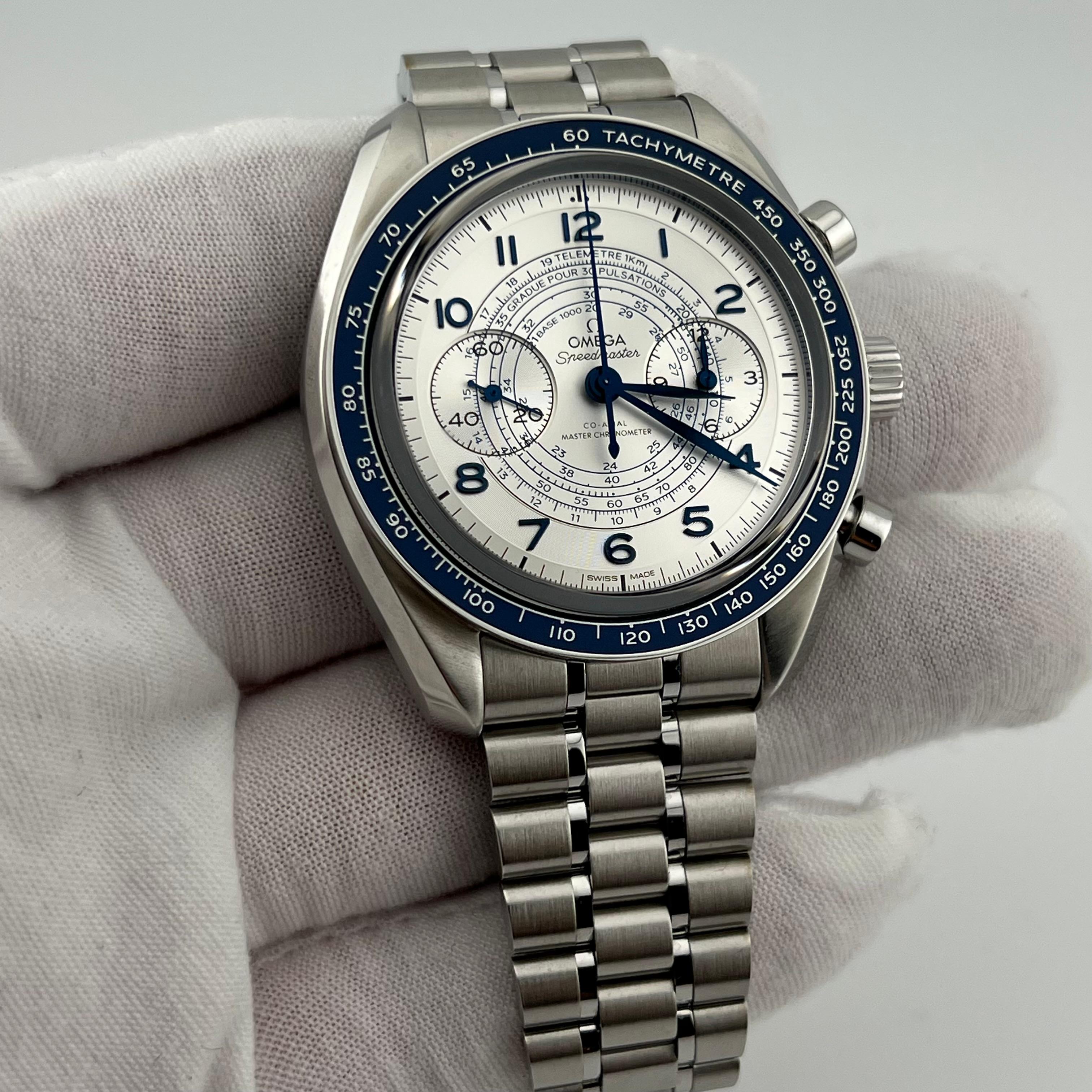 Stilnummer: 329.30.43.51.02.001 



Seriennummer: 8438****



Jahr: 2021 - 2025

 

Modell: OMEGA Speedmaster Chronoscope

 

MATERIAL des Gehäuses: Rostfreier Stahl 

 

Band: Rostfreier Stahl 

 

Lünette: Blau

 

Zifferblatt: Silbernes