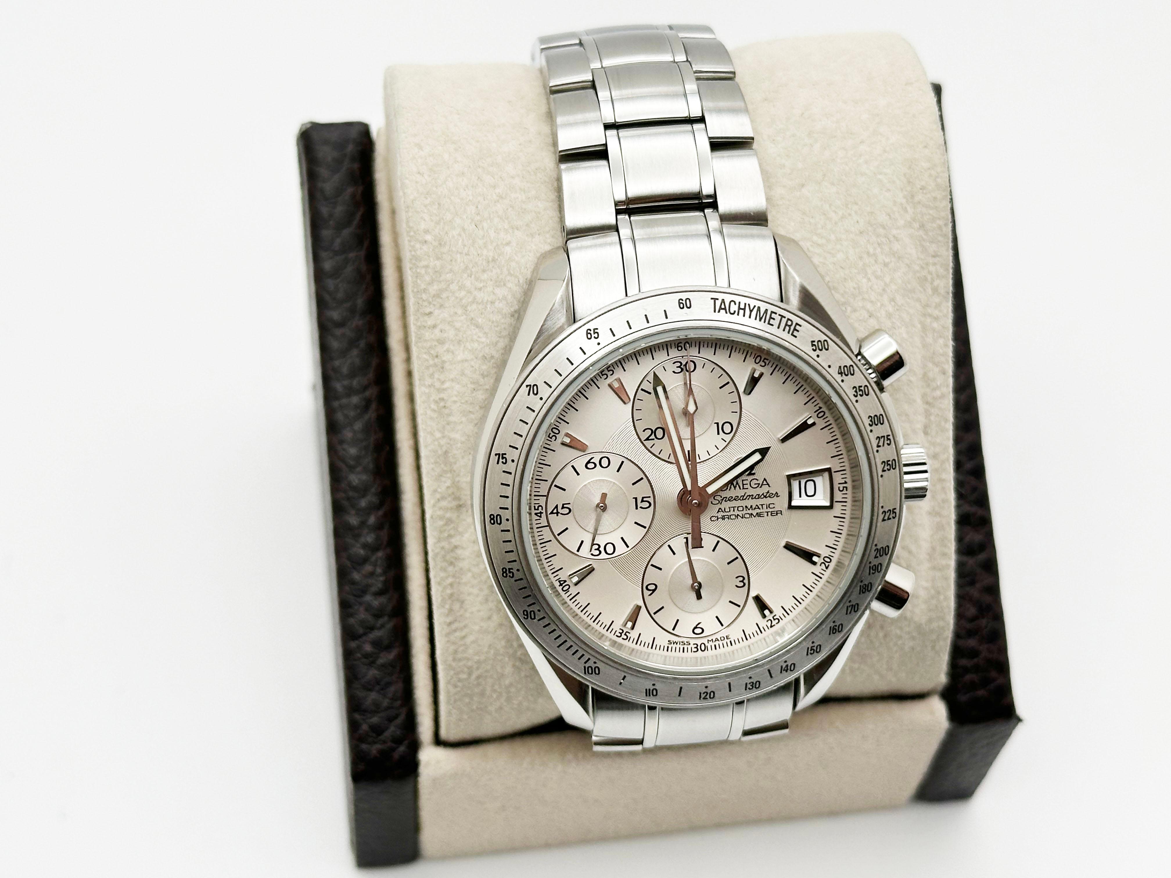 Style Number: 3211.30.00



Year: 2009

 

Model: Omega Speedmaster Date 

 

Case Material: Stainless Steel 

 

Band: Stainless Steel 

 

Bezel: Stainless Steel 

 

Dial:  Silver

 

Face: Sapphire Crystal 

 

Case Size: 40mm

 

Includes: