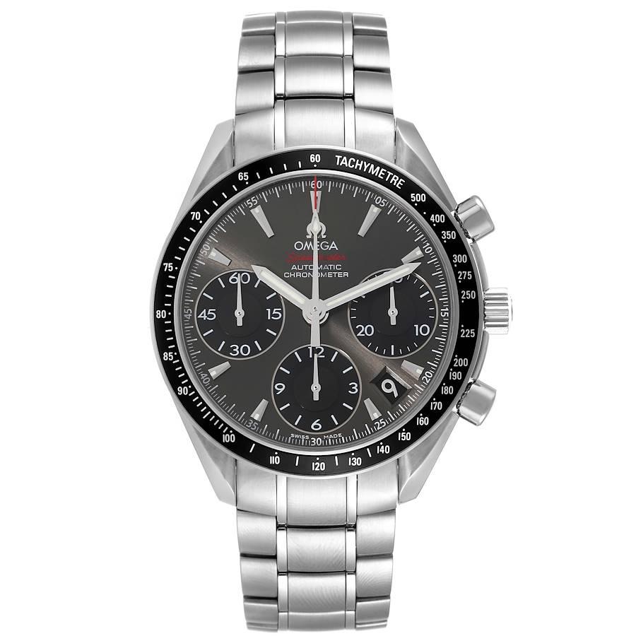 Omega Speedmaster Datum graues Zifferblatt Herrenuhr 323.30.40.40.06.001 Box-Karte. Automatisches Chronographenwerk mit Selbstaufzug. Rundes Edelstahlgehäuse mit einem Durchmesser von 40.0 mm. Schwarze ionenplattierte Lünette mit Tachymeterfunktion.