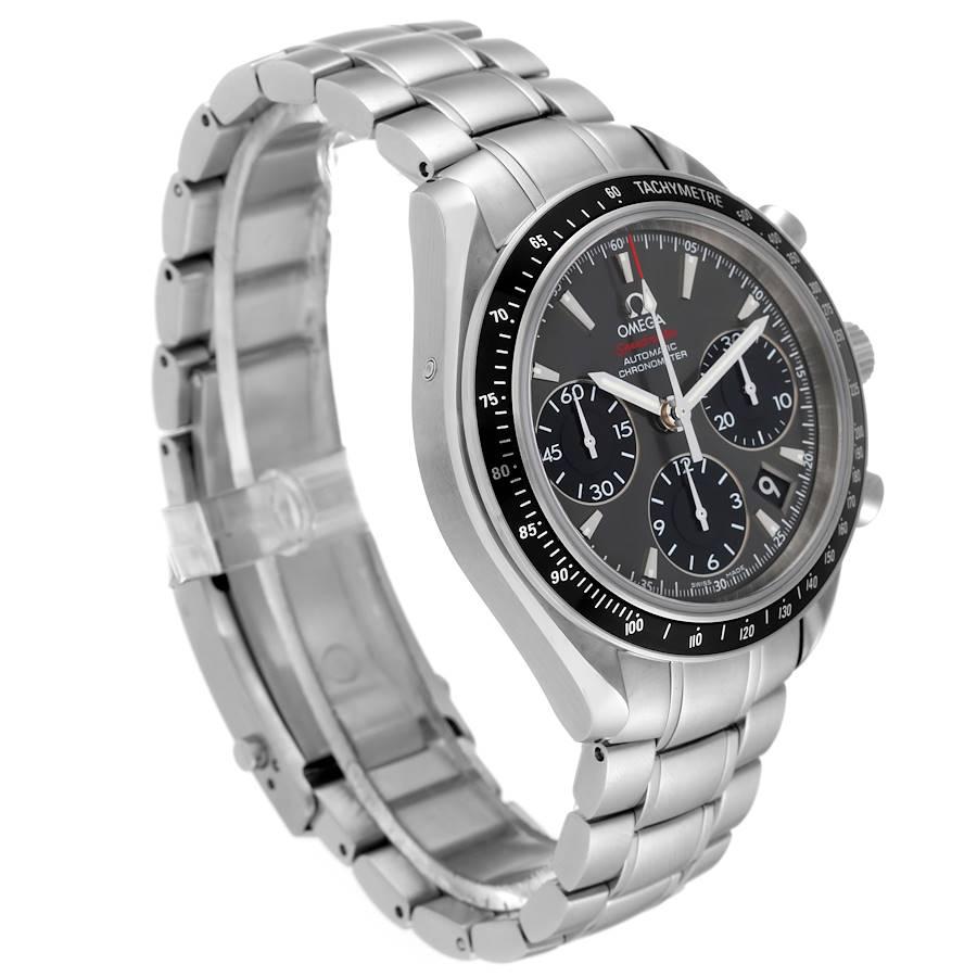 Omega Speedmaster Datum graues Zifferblatt Herrenuhr 323.30.40.40.06.001 Box-Karte im Zustand „Hervorragend“ in Atlanta, GA