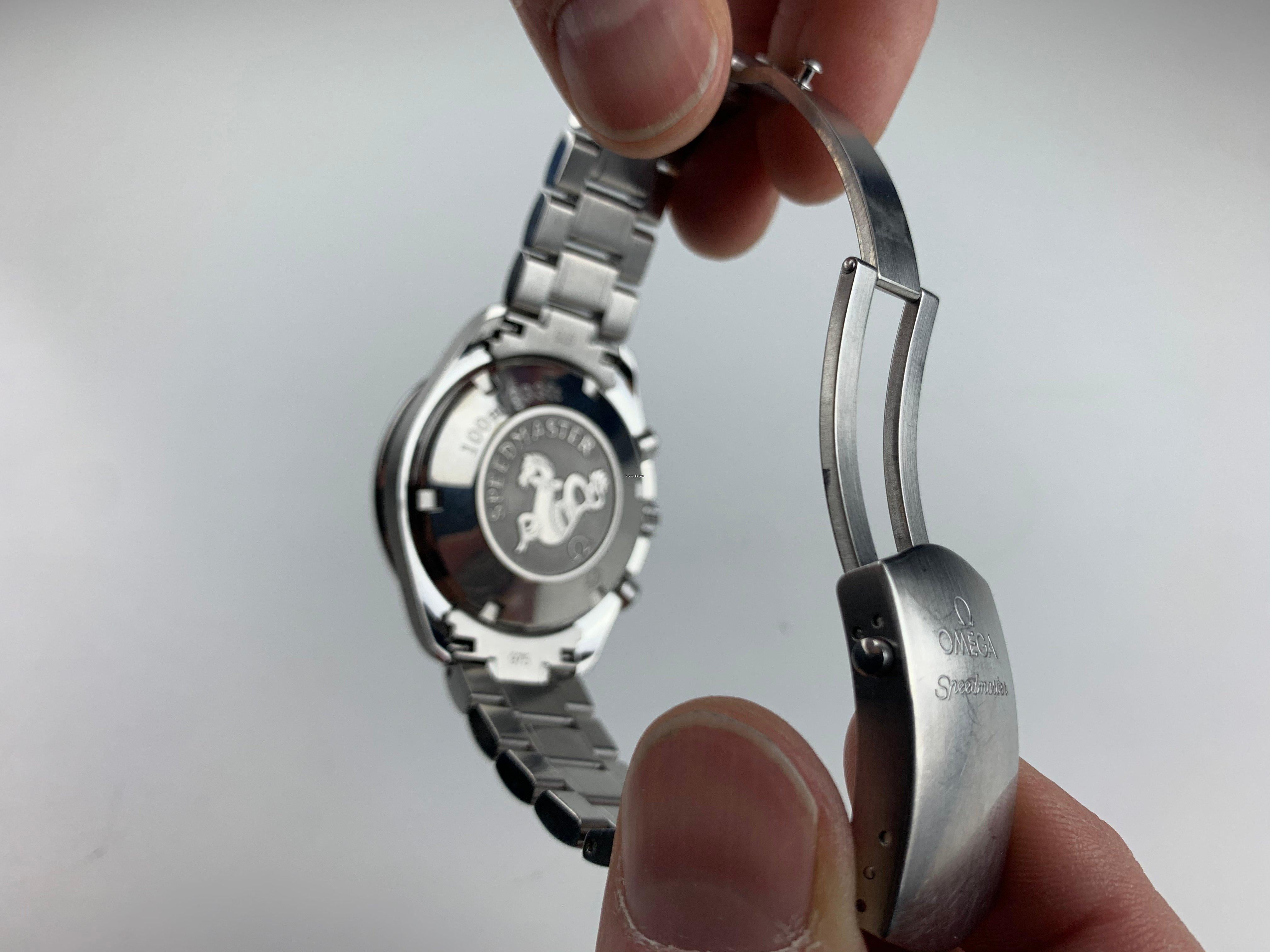 Omega Speedmaster Datumsuhr 32105000 im Angebot 6
