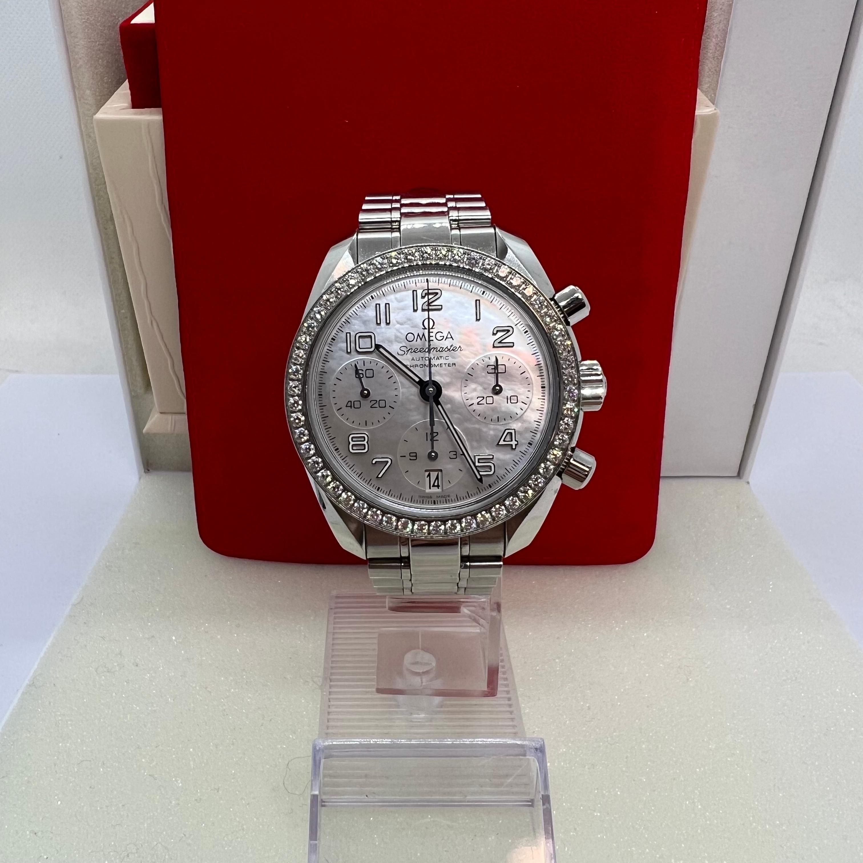 Omega Speedmaster Factory Automatik-Chronograph MOP Damenuhr mit Diamant-Lünette im Zustand „Gut“ im Angebot in Berlin, DE