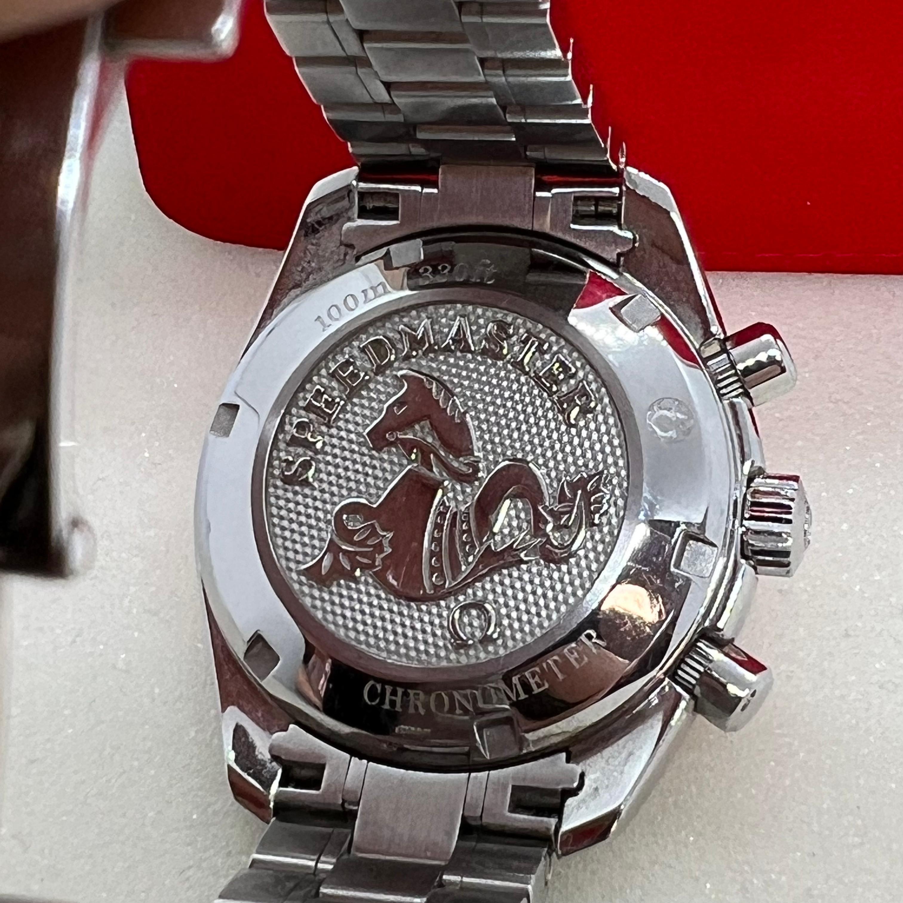Omega Speedmaster Factory Montre pour femme avec chronographe automatique et lunette en diamants Unisexe en vente