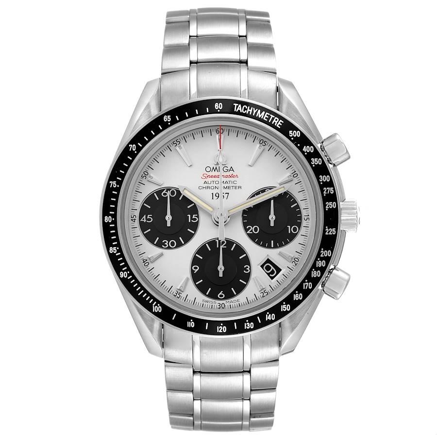 Omega Speedmaster LE Panda Dial Steel Herrenuhr 323.30.40.40.02.001. Automatisches Chronographenwerk. Rundes Edelstahlgehäuse mit einem Durchmesser von 40 mm und polierten, abgeschrägten Kanten, Drückern und Krone. Schwarze, matte, aluminiumgefüllte