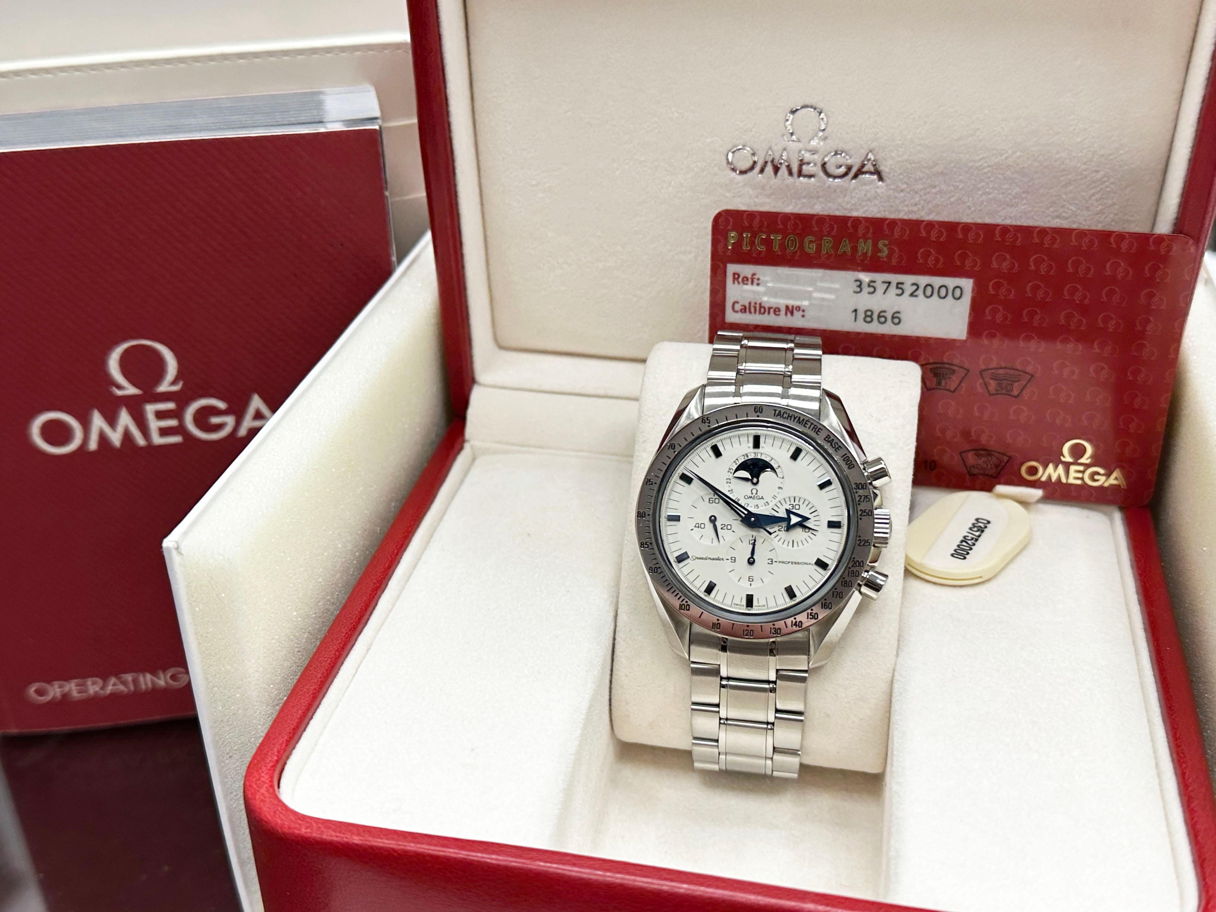 Style Number: 3575.20.00

 

Model: Omega Speedmaster Moonphase 

 

Case Material: Stainless Steel 

 

Band:  Stainless Steel 

 

Bezel: Stainless Steel 

 

Dial:  White Dial 

 

Face: Sapphire Crystal 

 

Case Size: 42mm 

 

Includes: