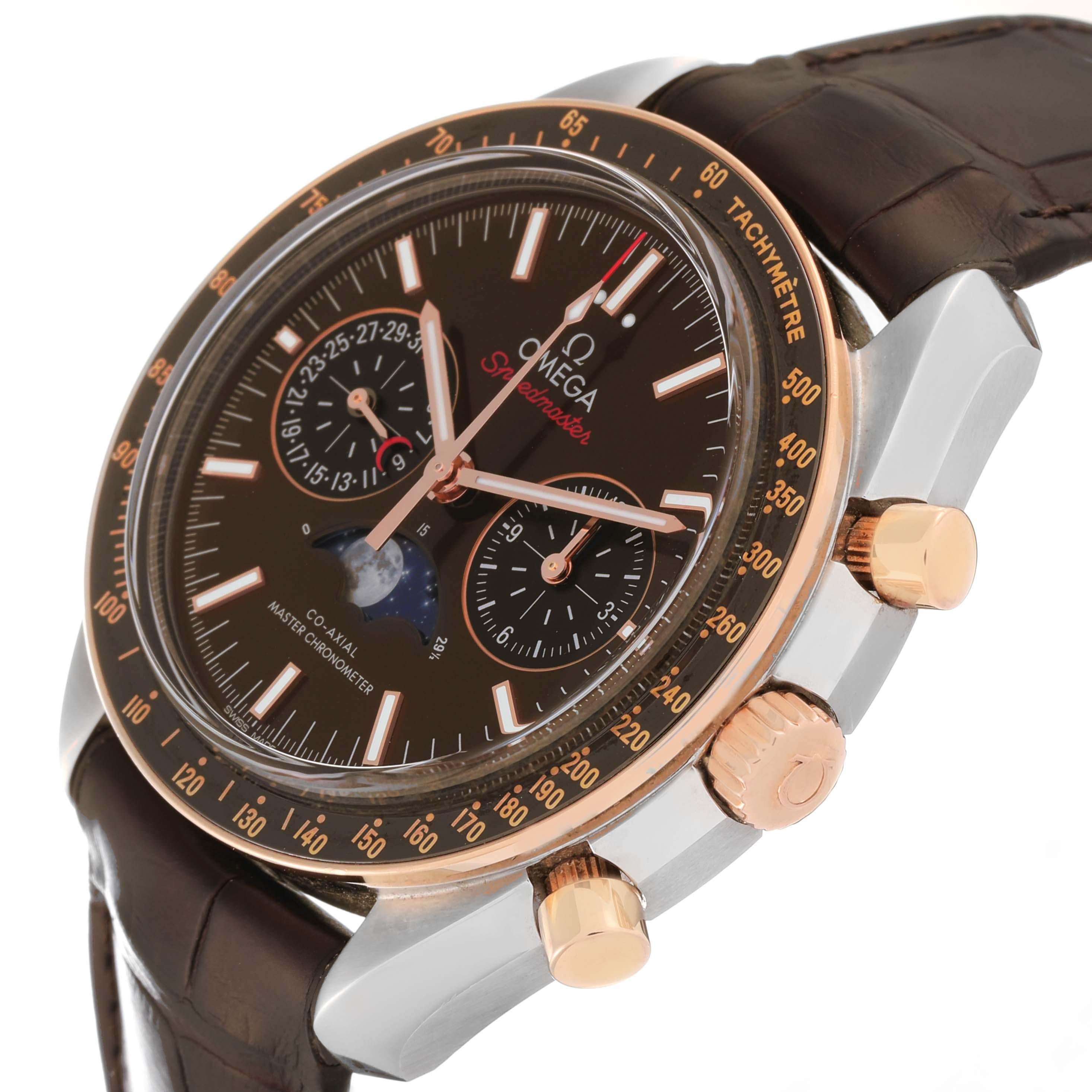 Omega Speedmaster Moonphase Steel Rose Gold Watch 304.23.44.52.13.001 Box Card In Excellent Condition In Atlanta, GA