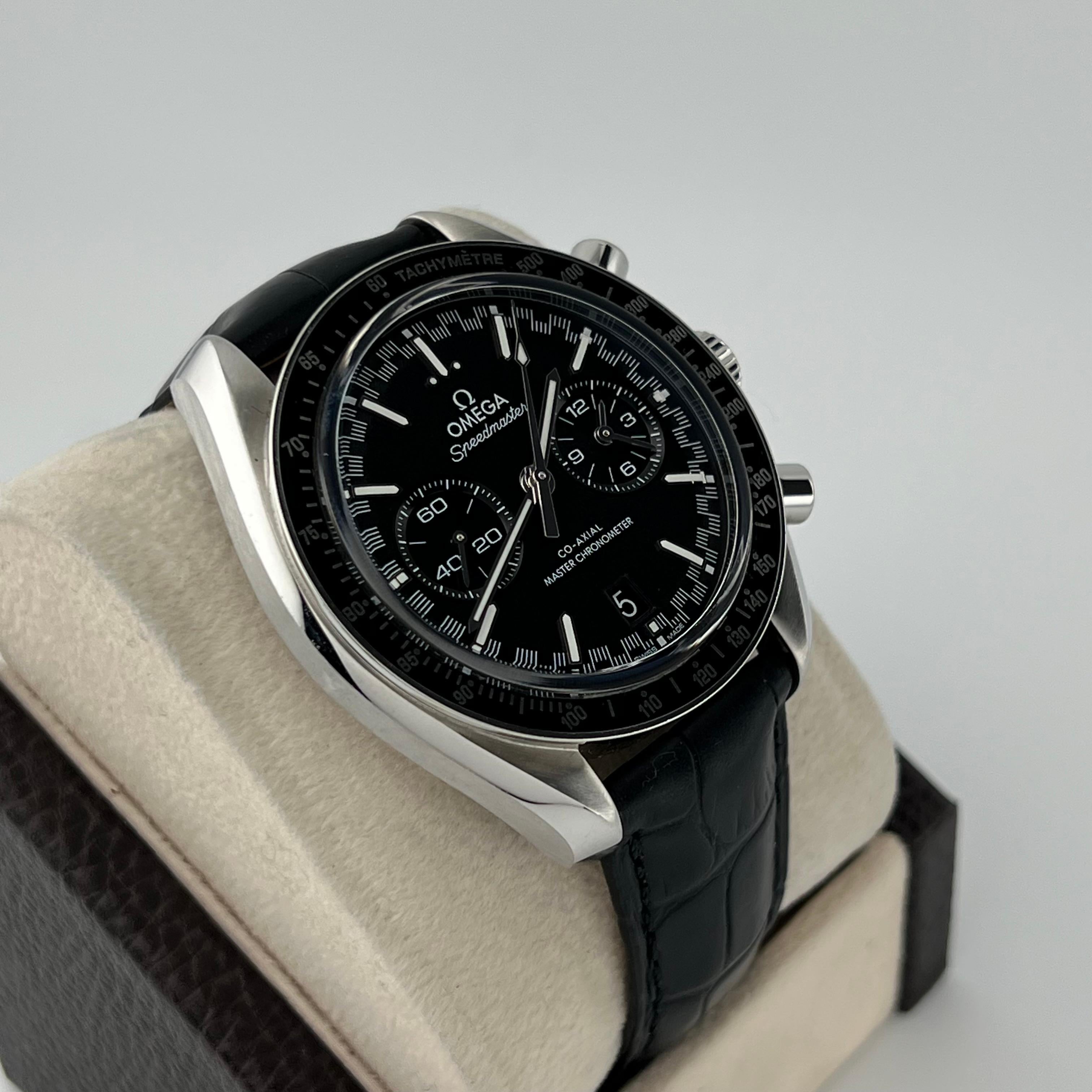 Omega Speedmaster Racing 329.33.44.51.01.001 44mm Schwarzes Zifferblatt Box Papiere im Angebot 3