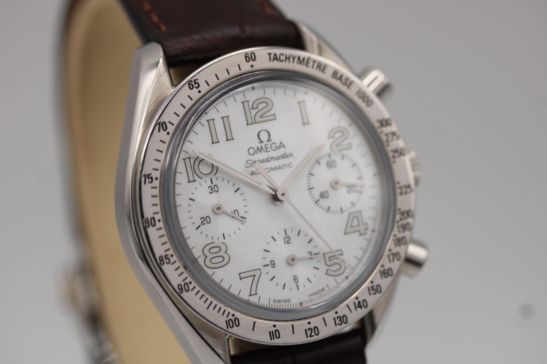 Omega Speedmaster Reduced 3802.70.56, Rot im Zustand „Gut“ in London, GB