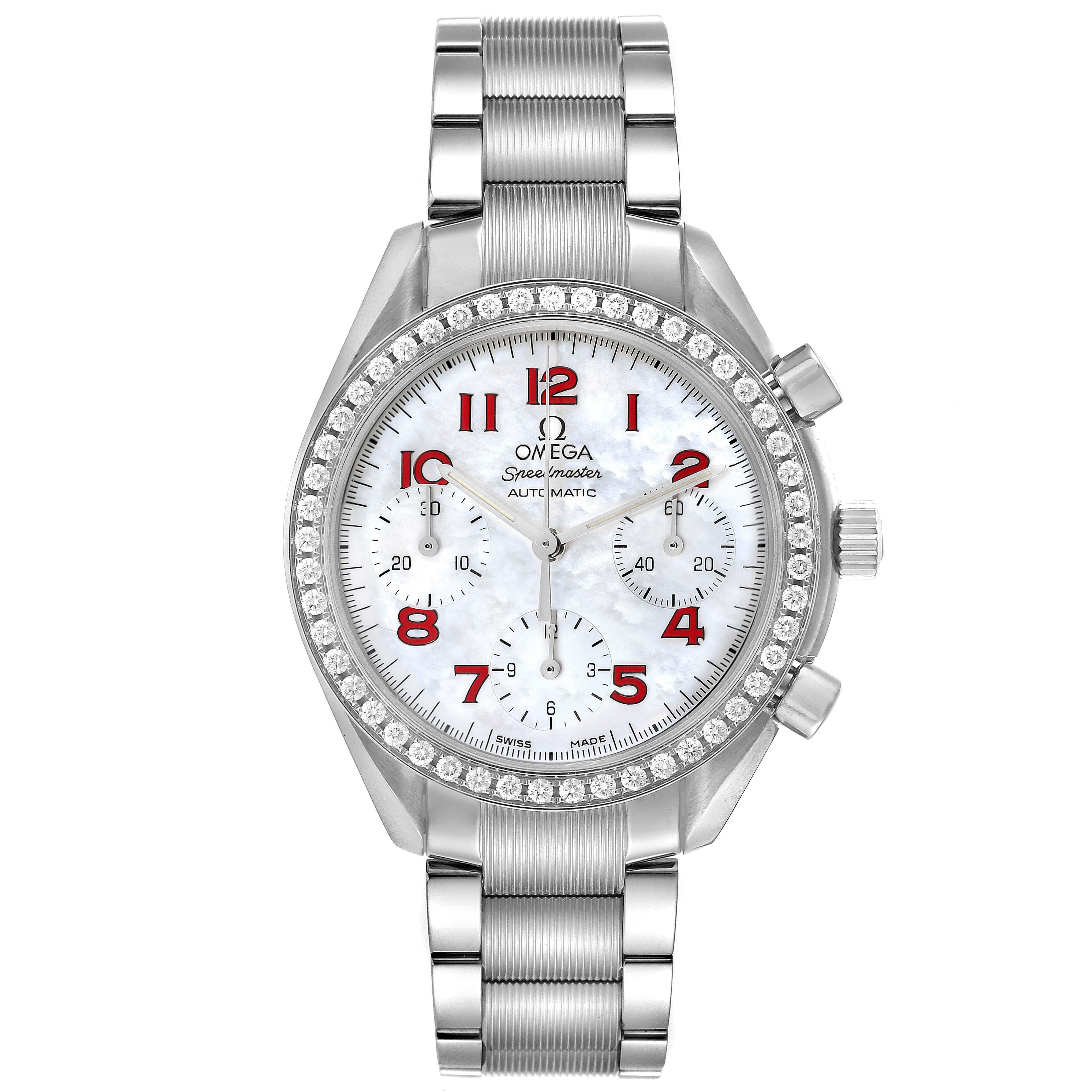 Omega Speedmaster reduziert MOP Zifferblatt Diamant Lünette Uhr 3515.79.00 Box-Karte. Automatisches Chronographenwerk mit Selbstaufzug. Rundes Edelstahlgehäuse mit einem Durchmesser von 39,0 mm. Original Omega Fabrik Diamant Lünette.