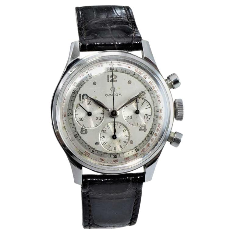 Omega Montre chronographe à 3 registres en acier inoxydable à remontage manuel, vers les années 1950