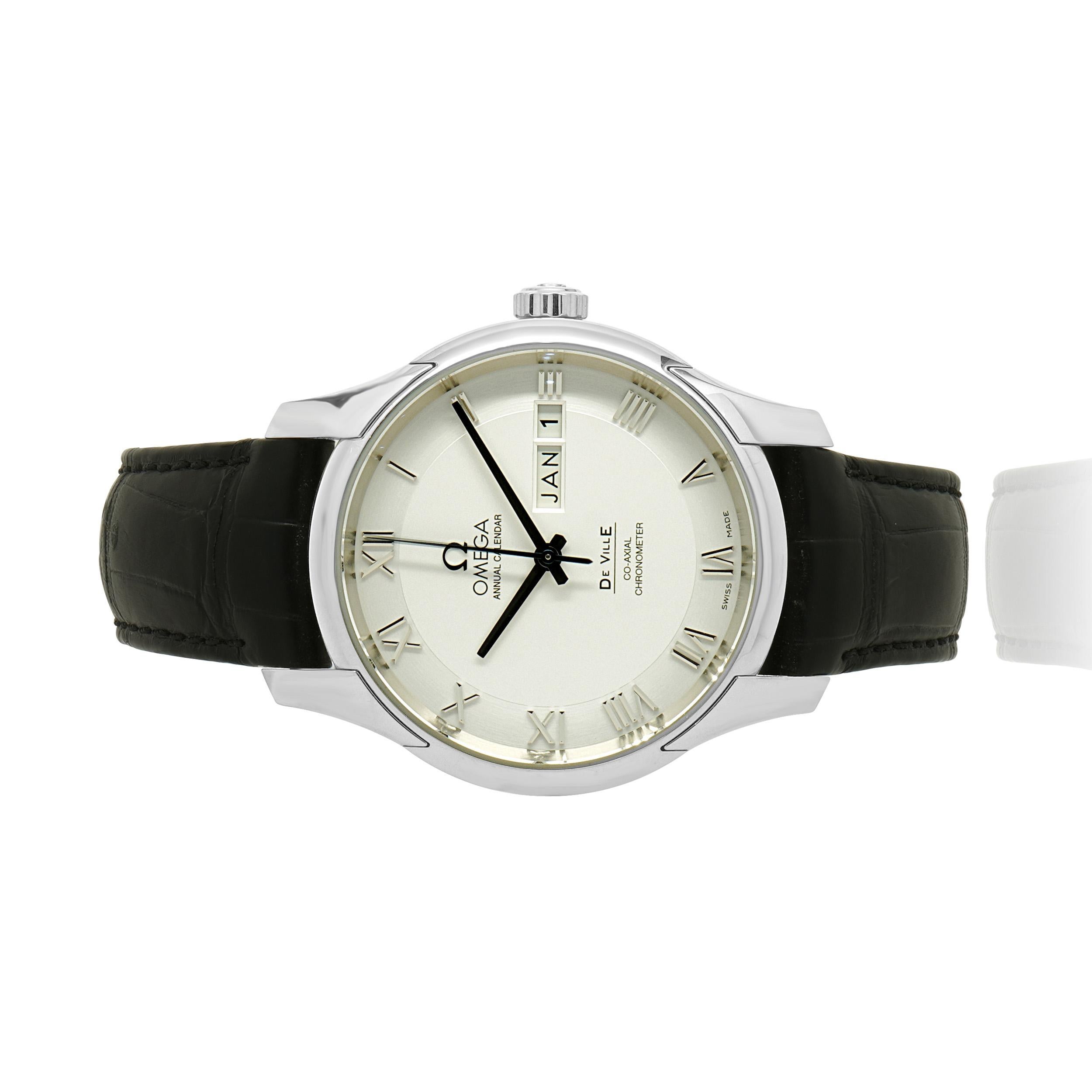 Marca: Omega
Movimiento: automático
Función: horas, minutos, segundos, calendario anual
Caja: Caja redonda de 41 mm, bisel liso, corona de empujar/tirar
Correa: desplegable de cuero
Esfera: romana plateada
Referencia # 431.13.41.22.02.001
Número de