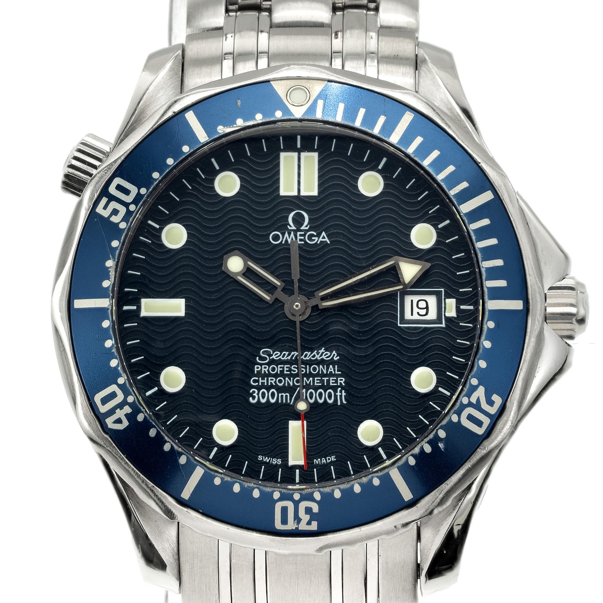 Omega Stainless Steel Professional Automatic Seamaster Wristwatch is a timeless masterpiece. This elegant timepiece seamlessly blends style with functionality. The stainless steel construction with a round dial and blue trim.

Length: 47.35mm
Width: