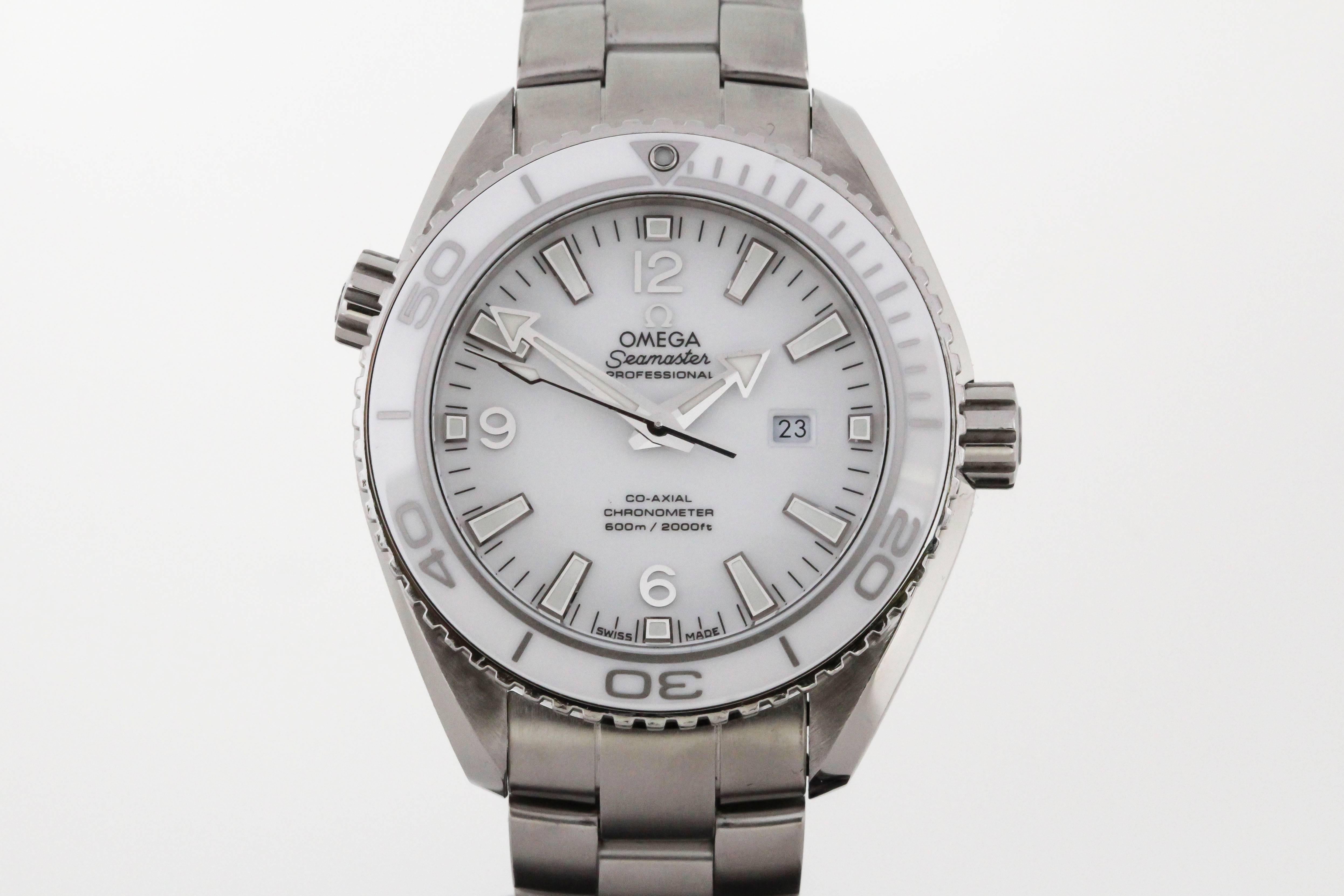 This Omega Seamaster has a beautiful 37mm stainless steel case with an exhibition back showing the automatic movement.  Has a bold white dial and bezel. Comes on a brushed stainless steel bracelet with deployant clasp.