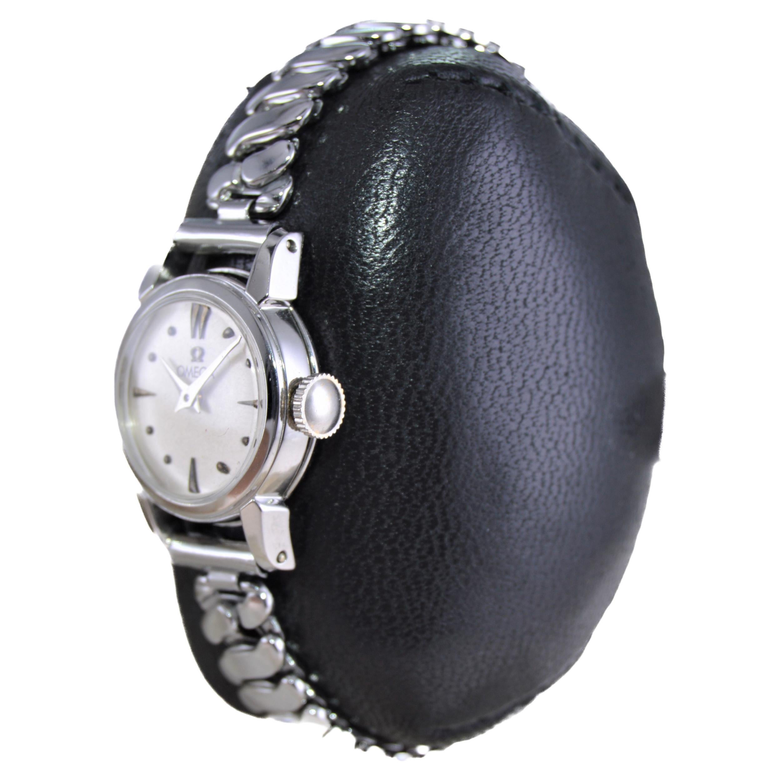  Omega Montre Art déco en acier des années 1940 avec bracelet d'époque d'origine  Unisexe 