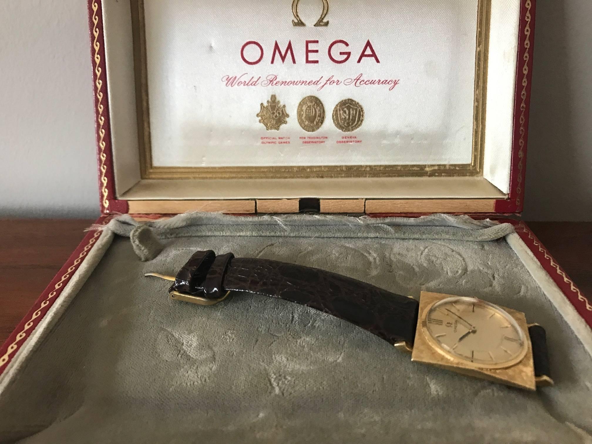 Omega Textured Gold Dress Watch In Good Condition In St.Petersburg, FL