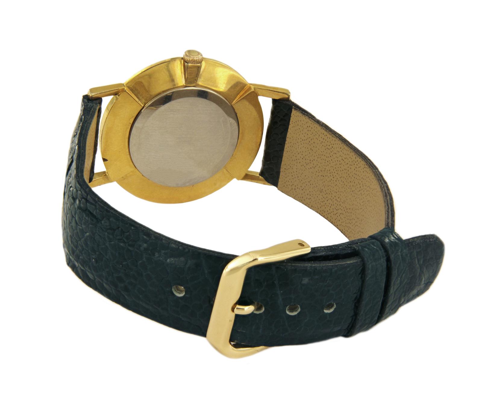 OMEGA TWO-TONE MANUAL MOVEMENT WATCH 31MM

-Sold as is (scrathes on the case). Vintage.
-Case size: 31mm
-Stainless steel & Gold plated
-Case thickness: 6.6mm
-Regular strap & Buckle
-Green Leather Strap
-Pull-push crown

*Comes with Box, No Papers. 