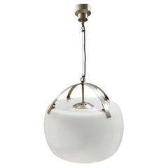 Lampe suspendue en verre au design italien des années 1960 « Omega » de Vico Magistretti pour Artemide